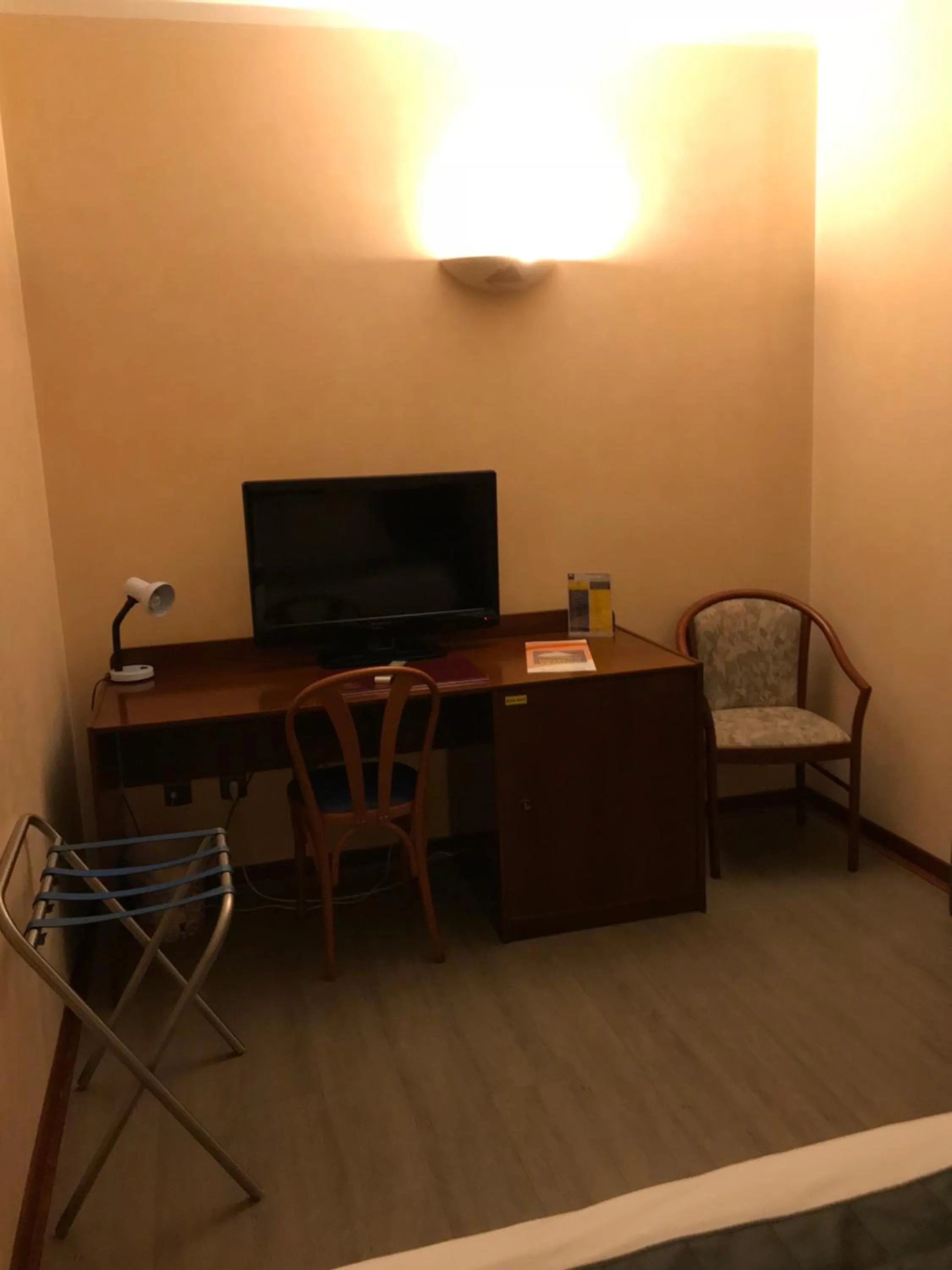 TV and multimedia in Hôtel Vesuvio