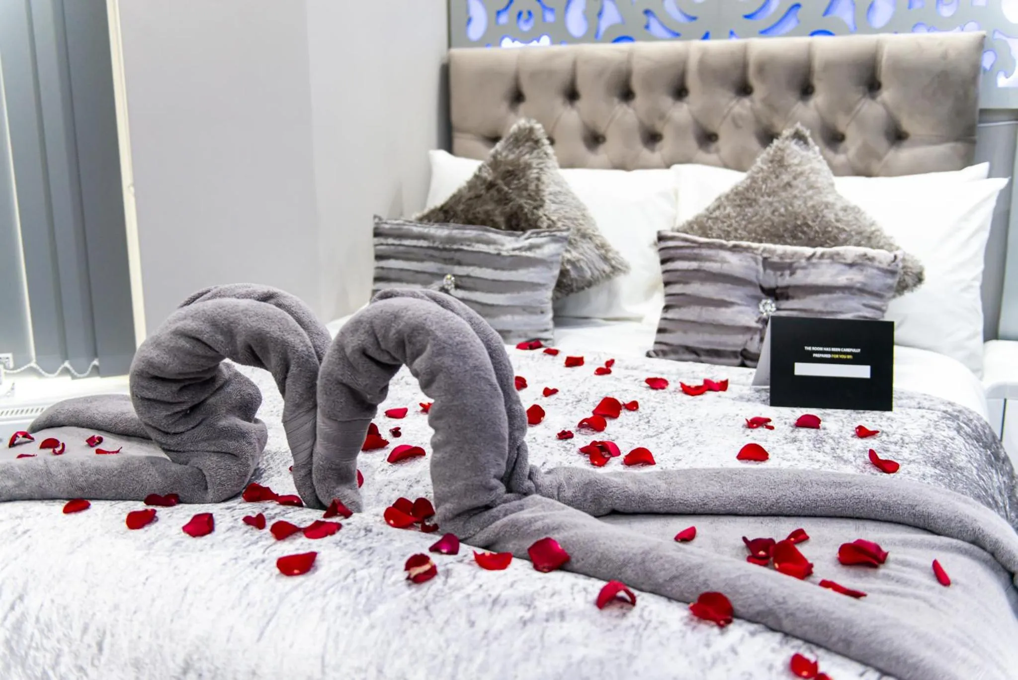 Living room, Bed in Aphrodite Suites