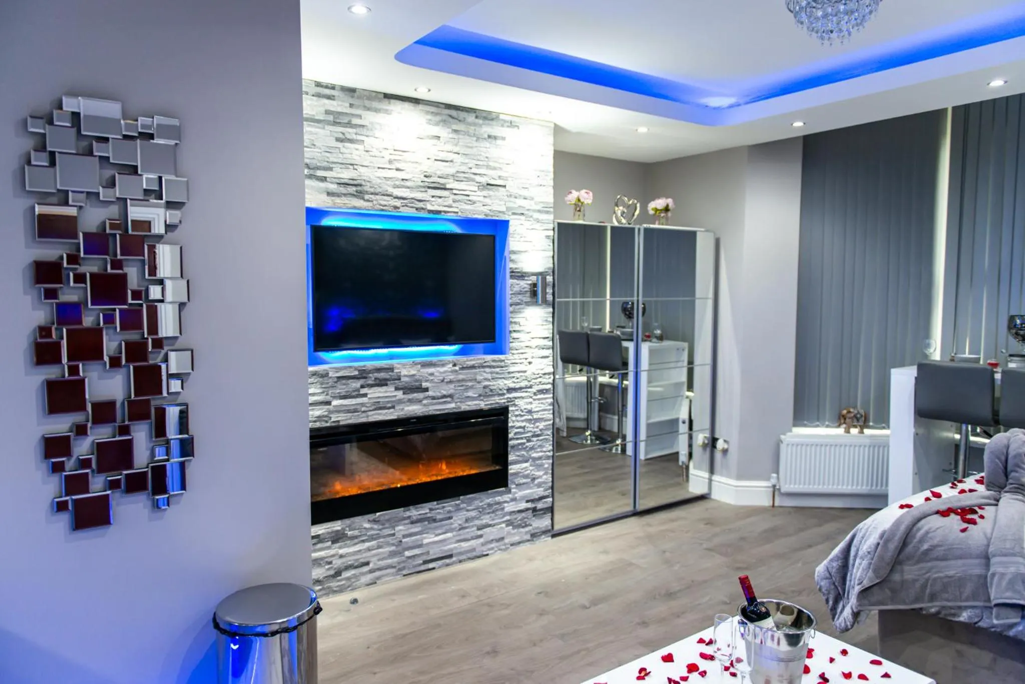 Living room, Bed in Aphrodite Suites