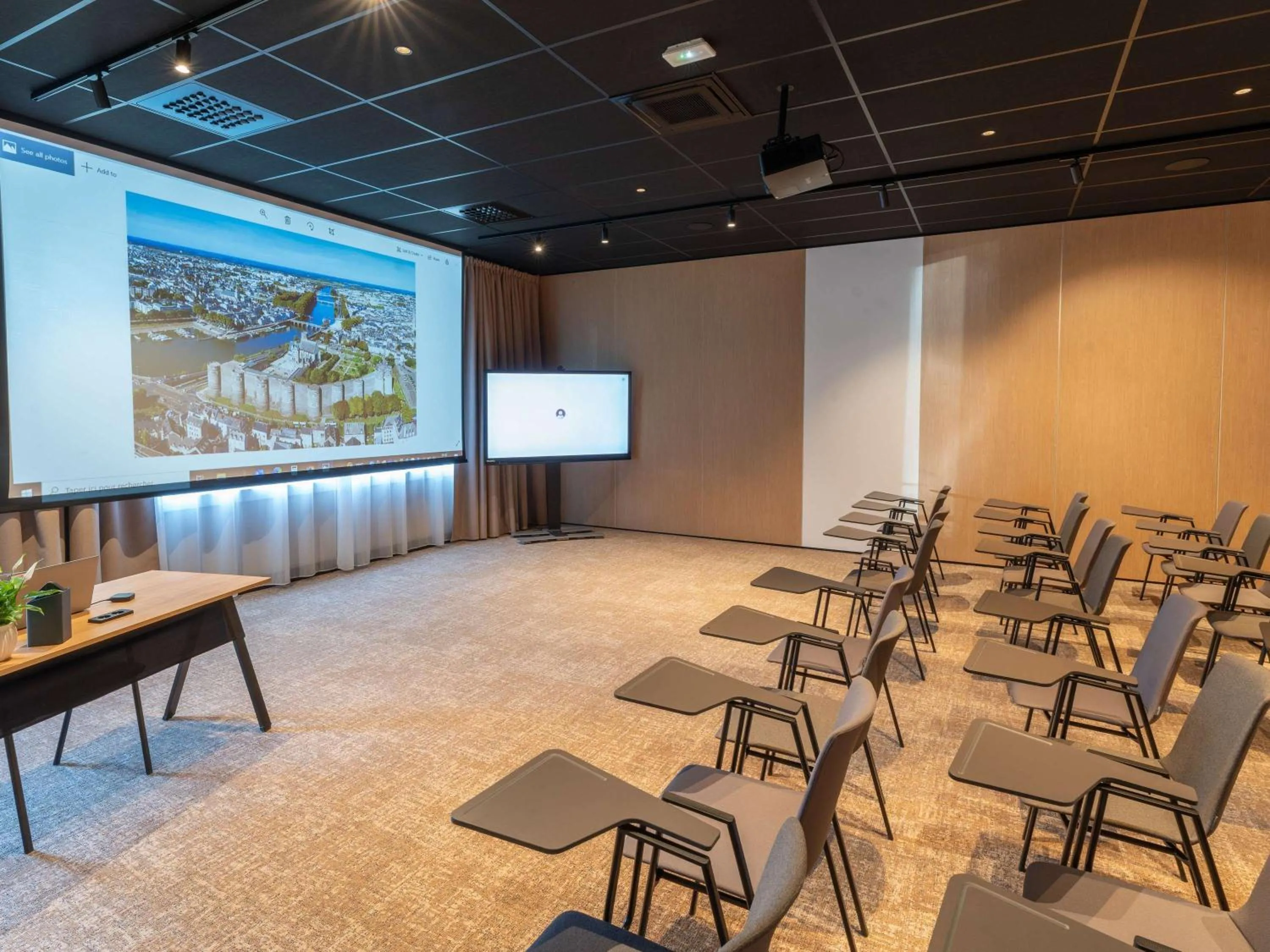 Meeting/conference room in Hotel Mercure Angers Lac De Maine