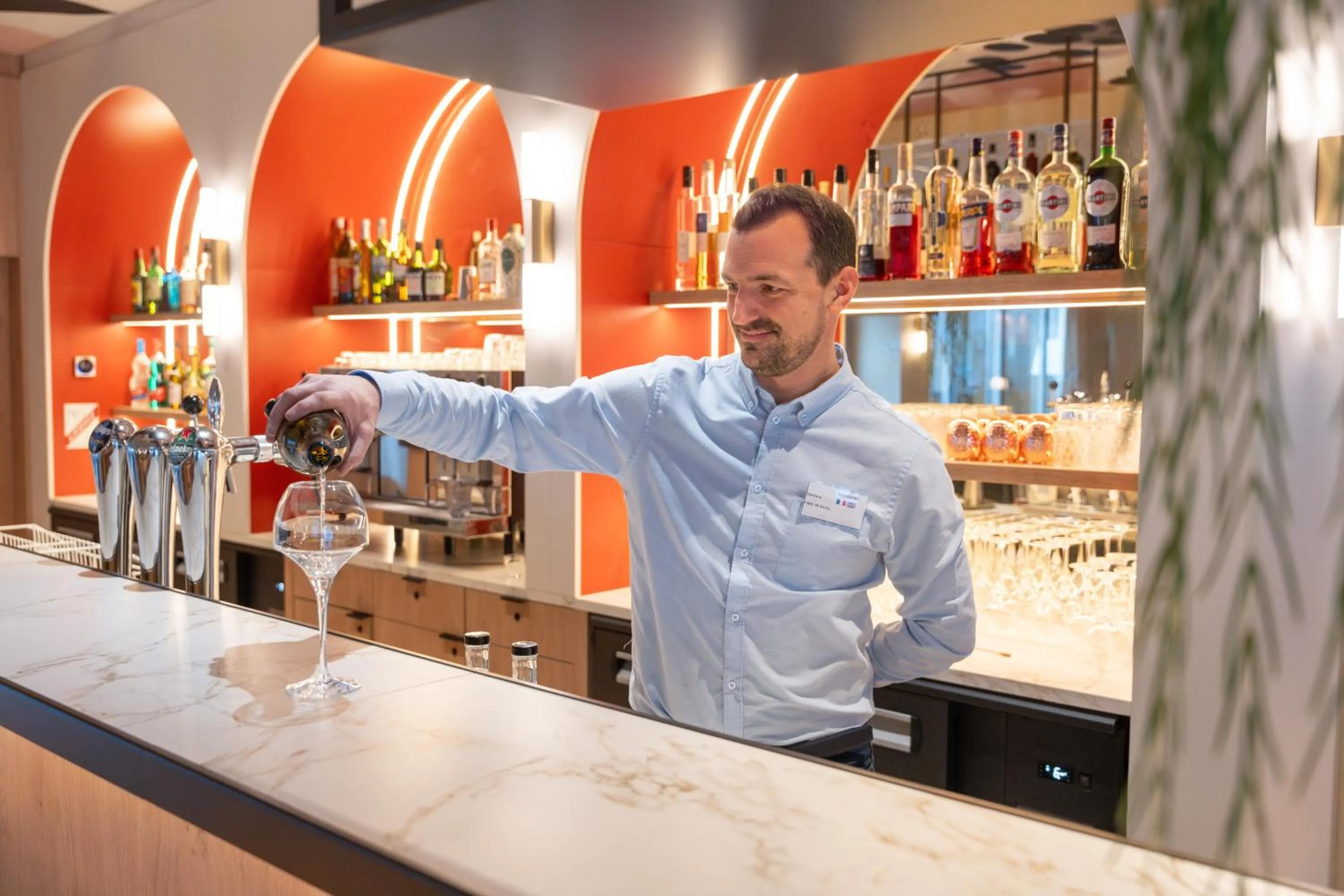 Lounge or bar in Hotel Mercure Angers Lac De Maine