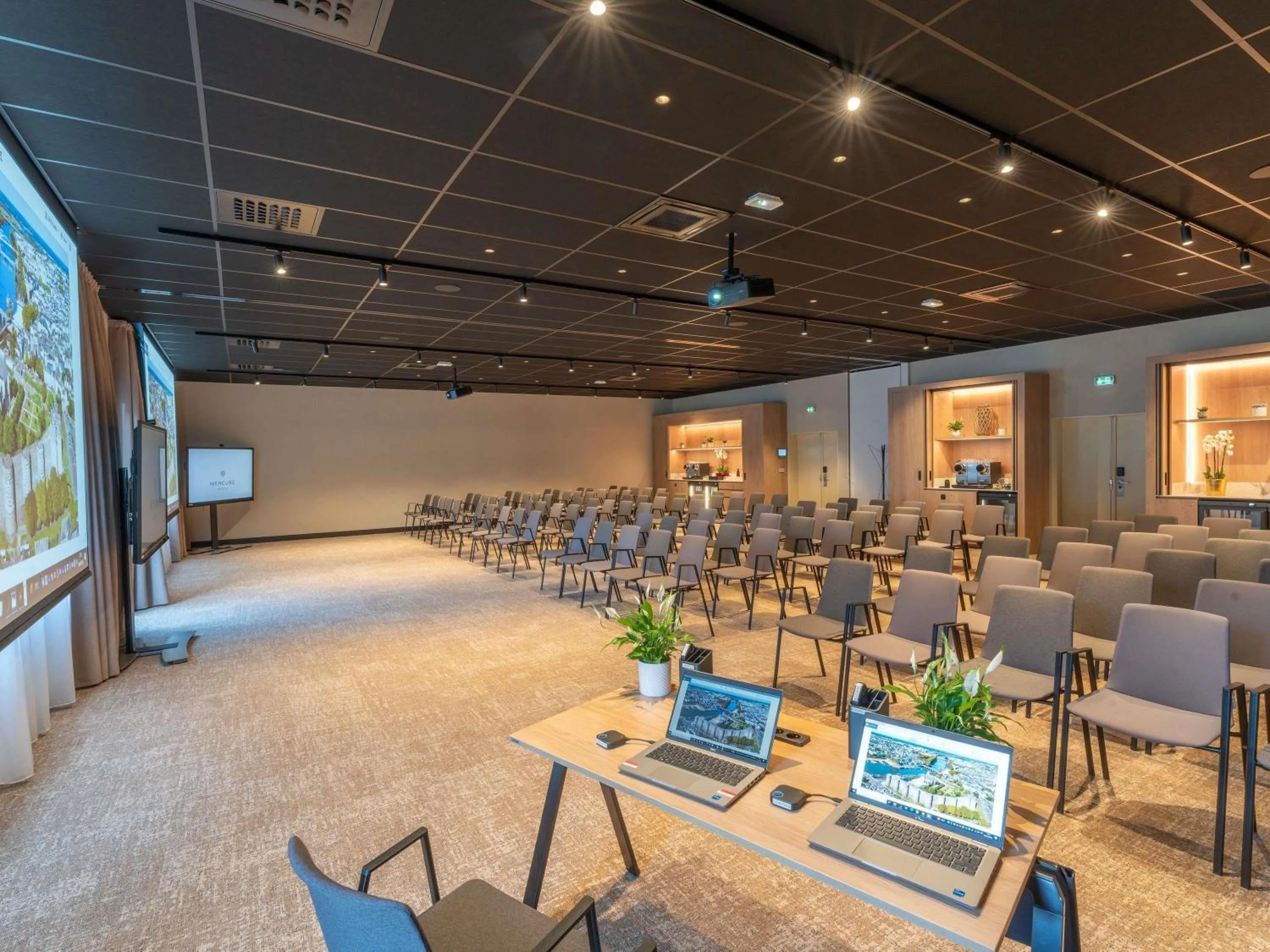 Meeting/conference room in Novotel Angers Lac de Maine