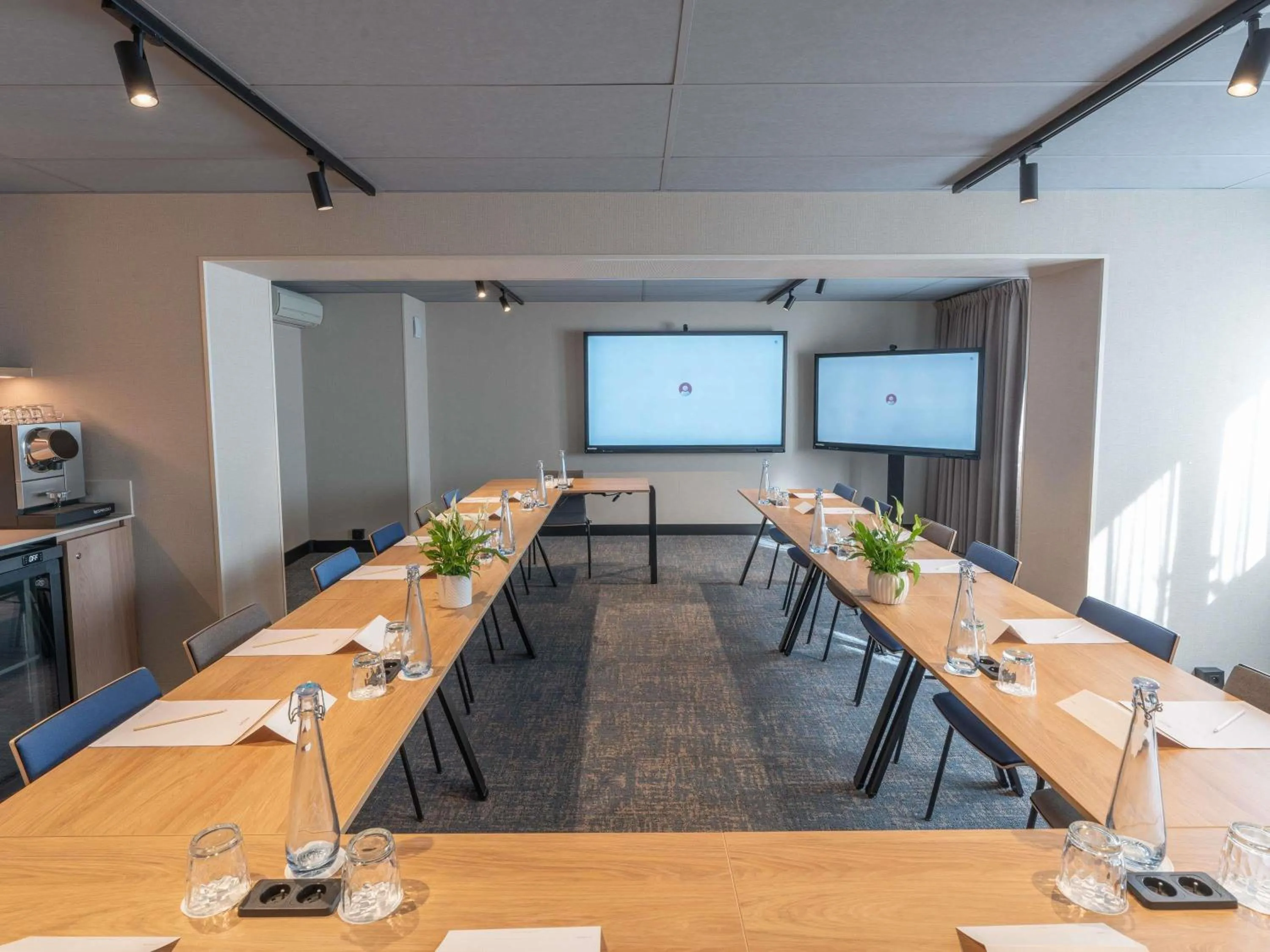 Meeting/conference room in Novotel Angers Lac de Maine