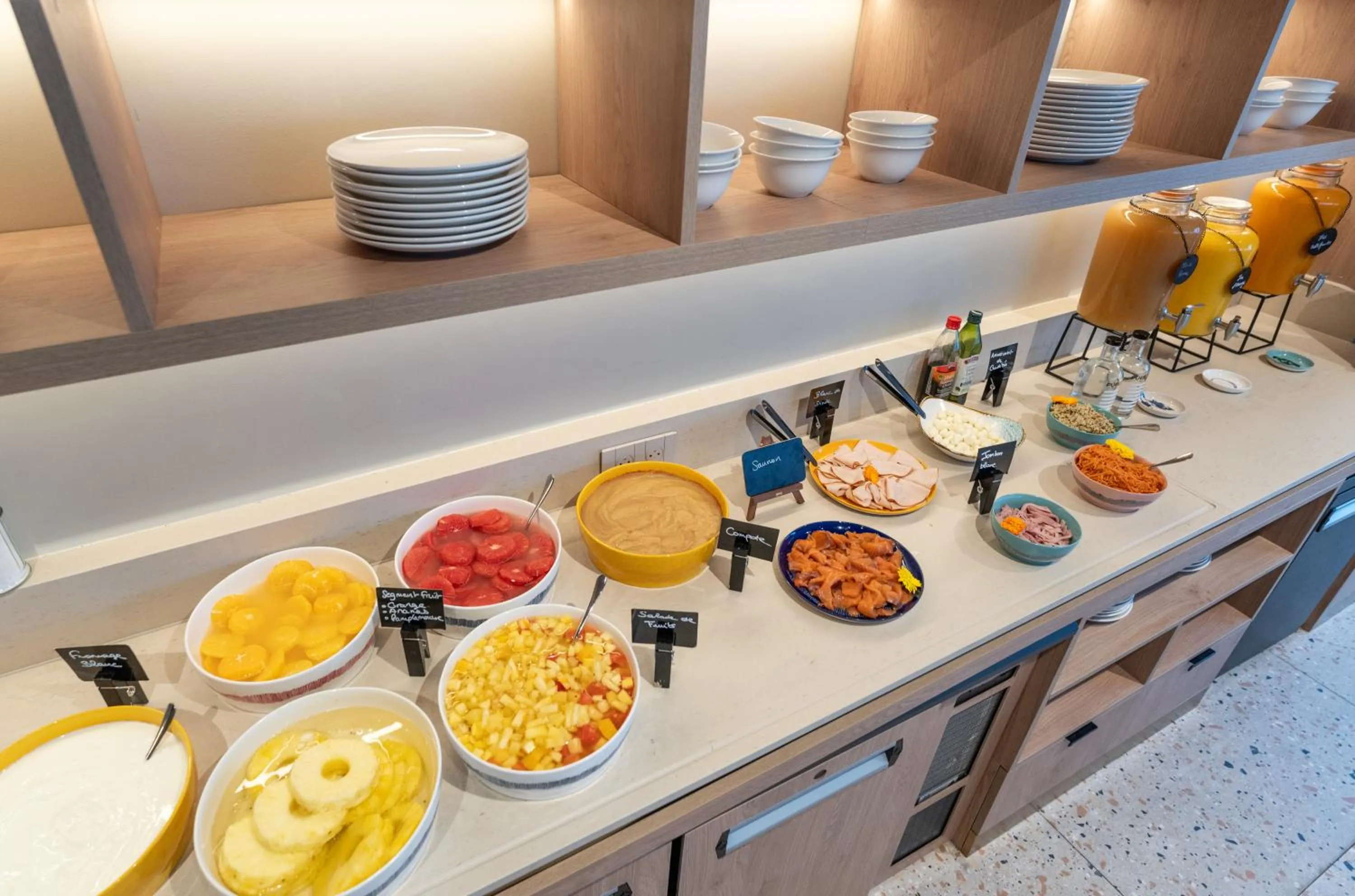 Food and drinks in Hotel Mercure Angers Lac De Maine