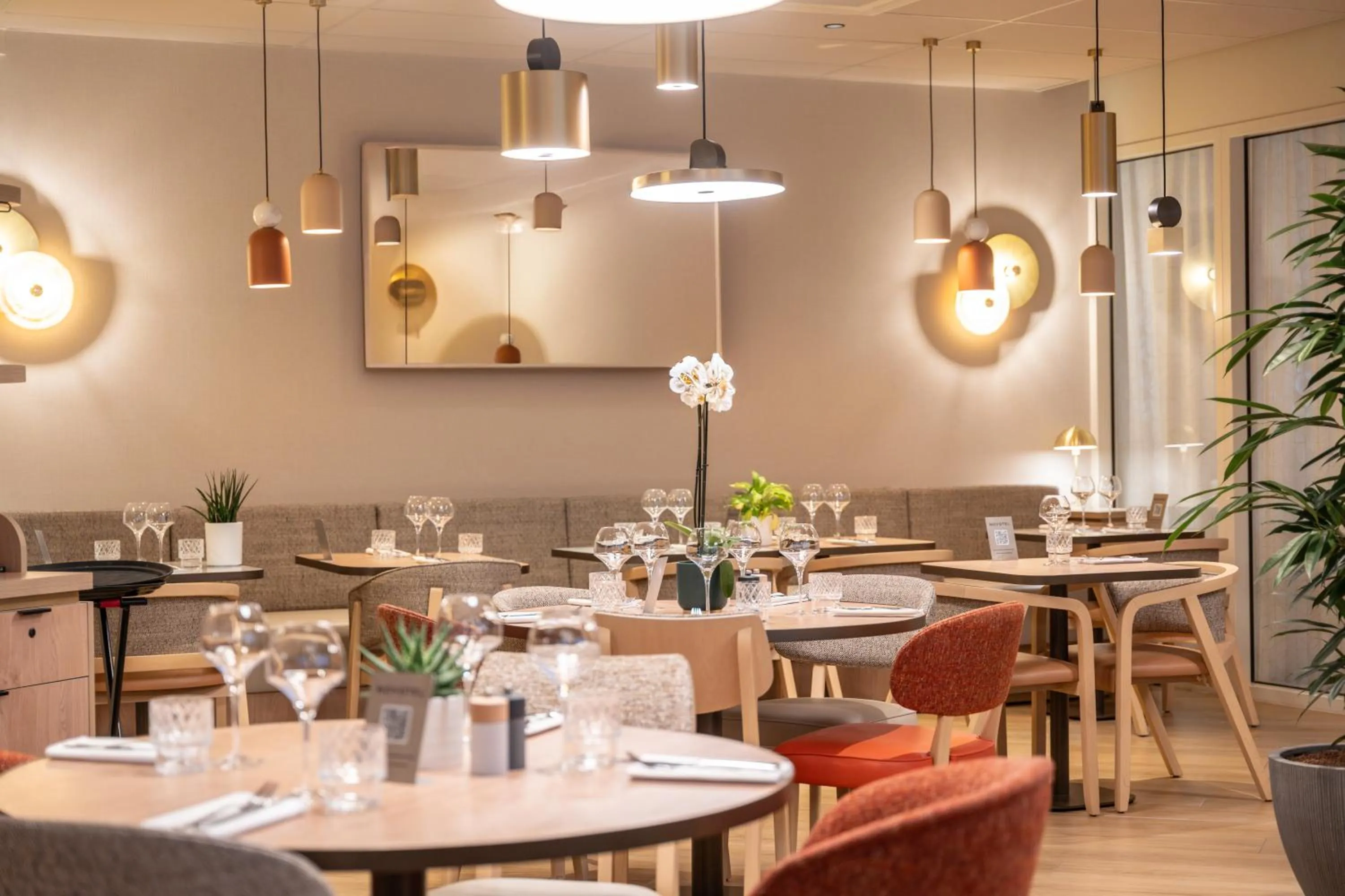 Restaurant/places to eat in Hotel Mercure Angers Lac De Maine