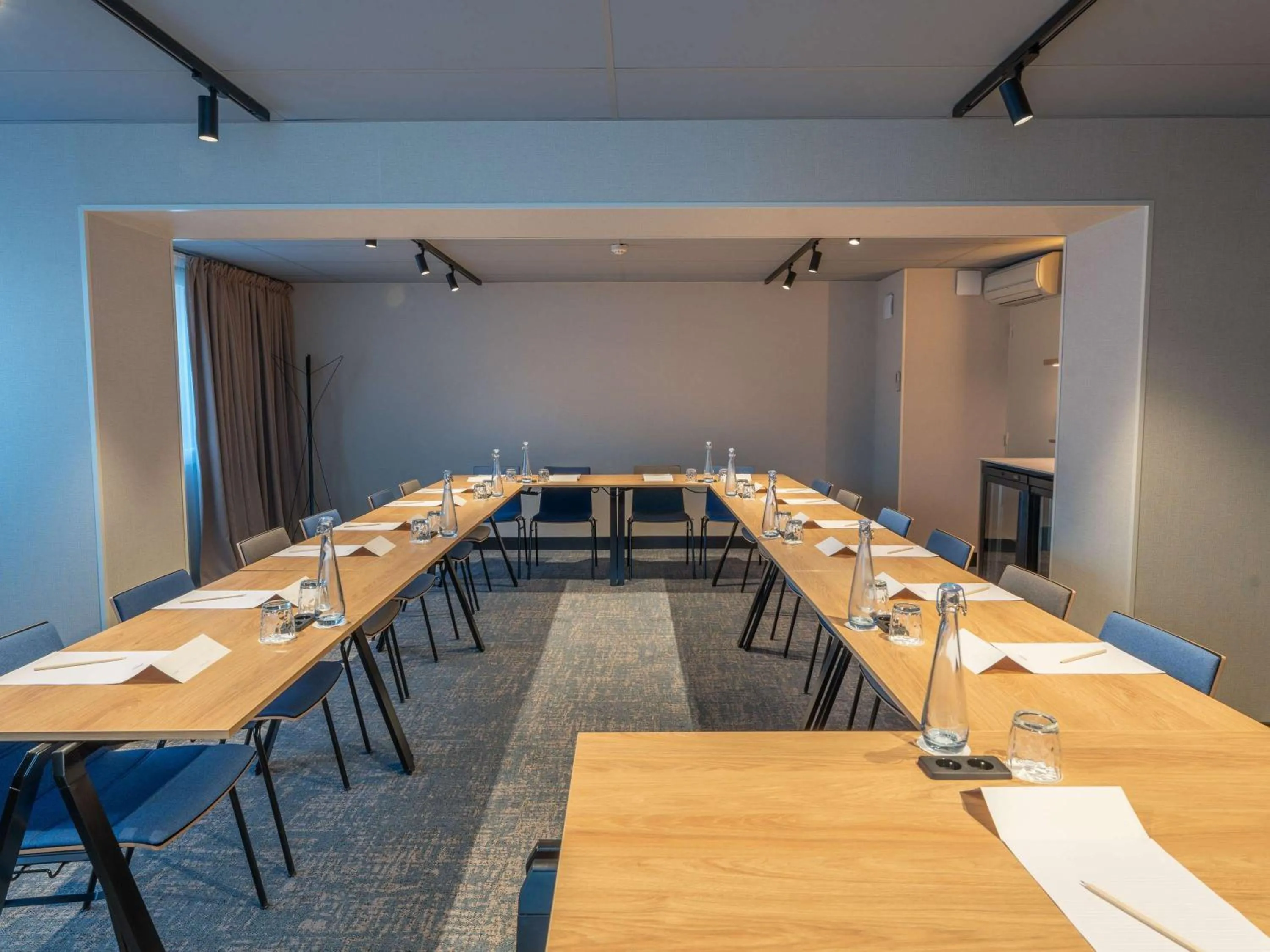 Meeting/conference room in Hotel Mercure Angers Lac De Maine