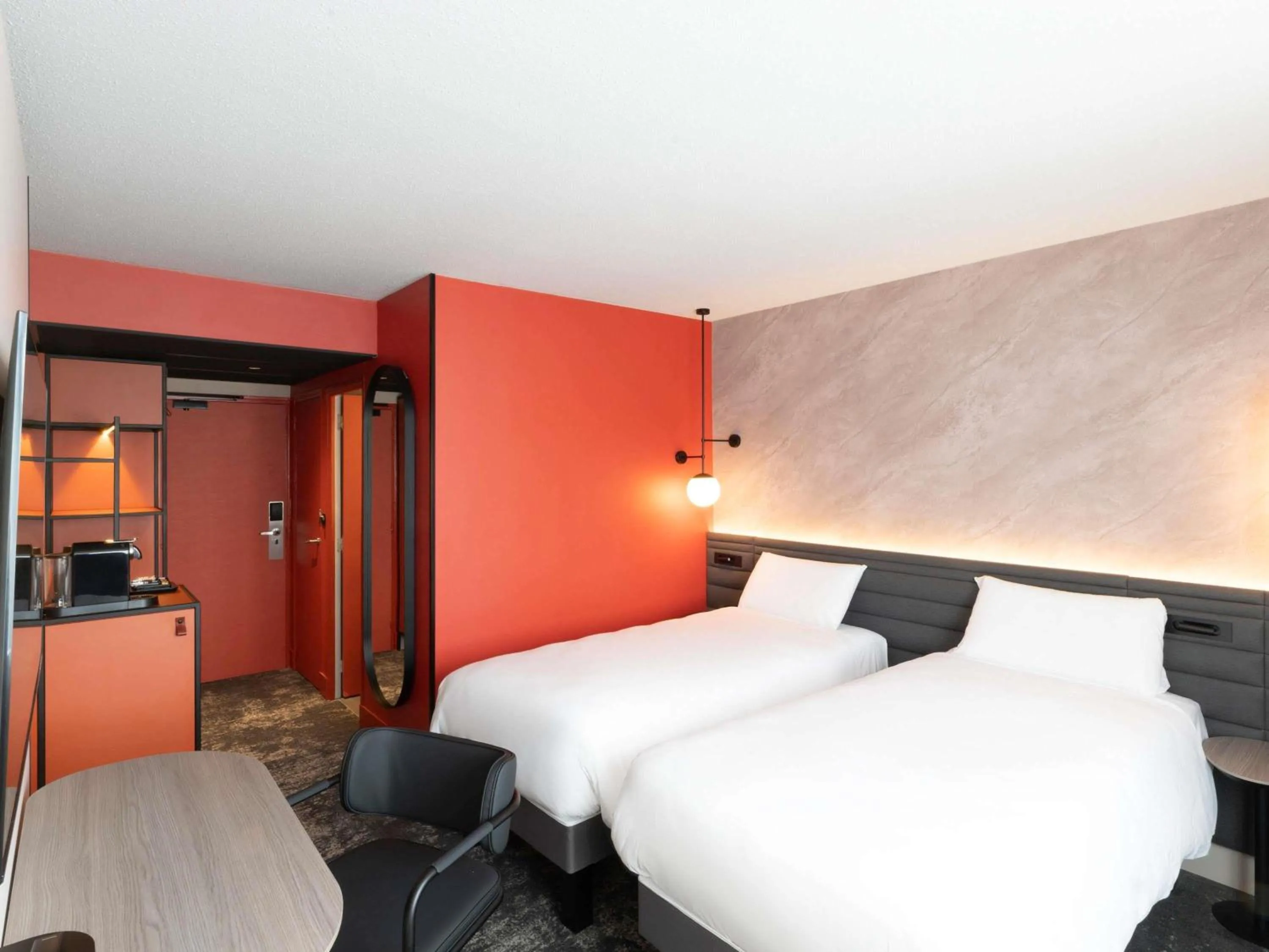 Bedroom, Bed in Novotel Angers Lac de Maine