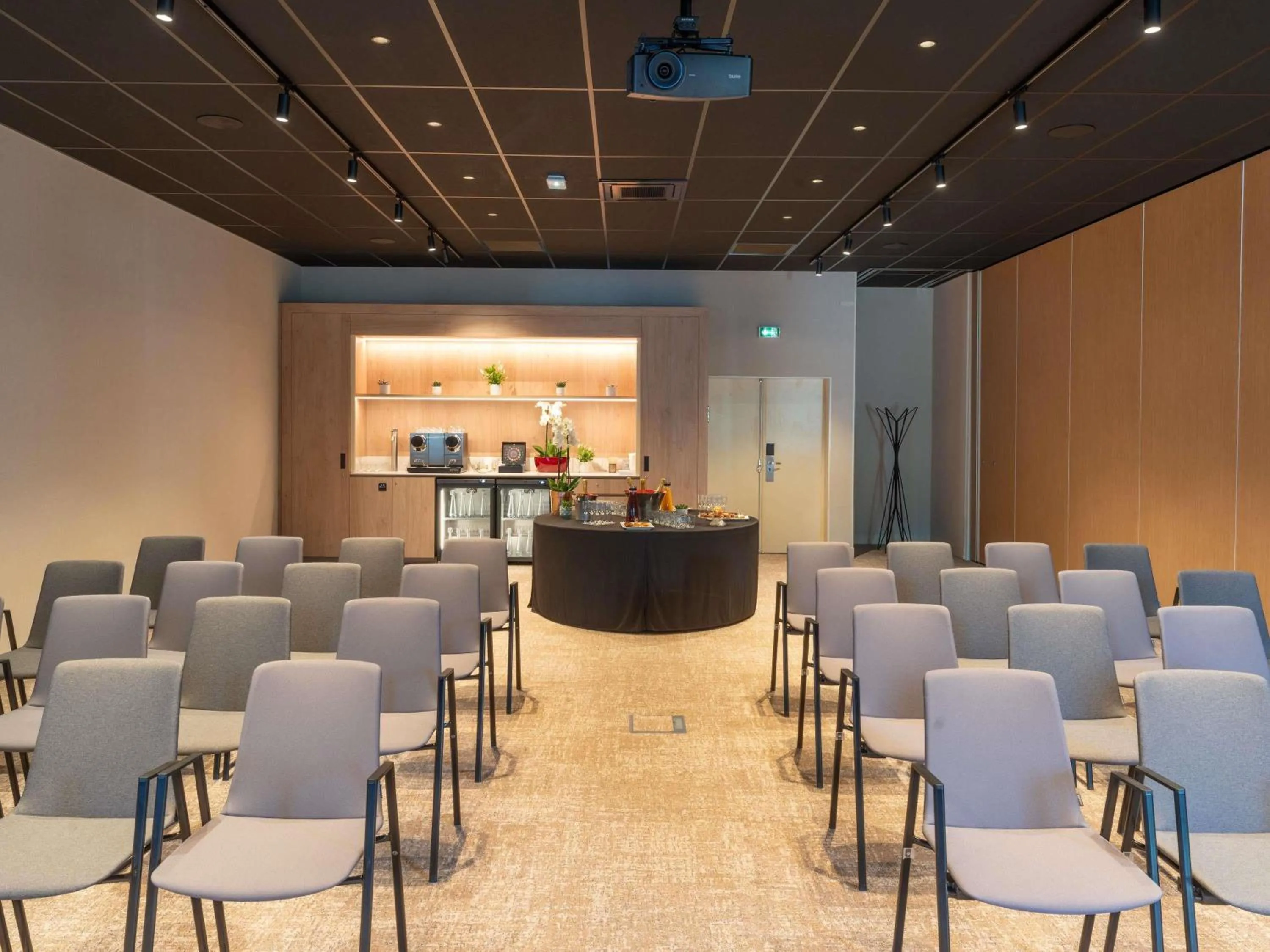 Meeting/conference room in Novotel Angers Lac de Maine