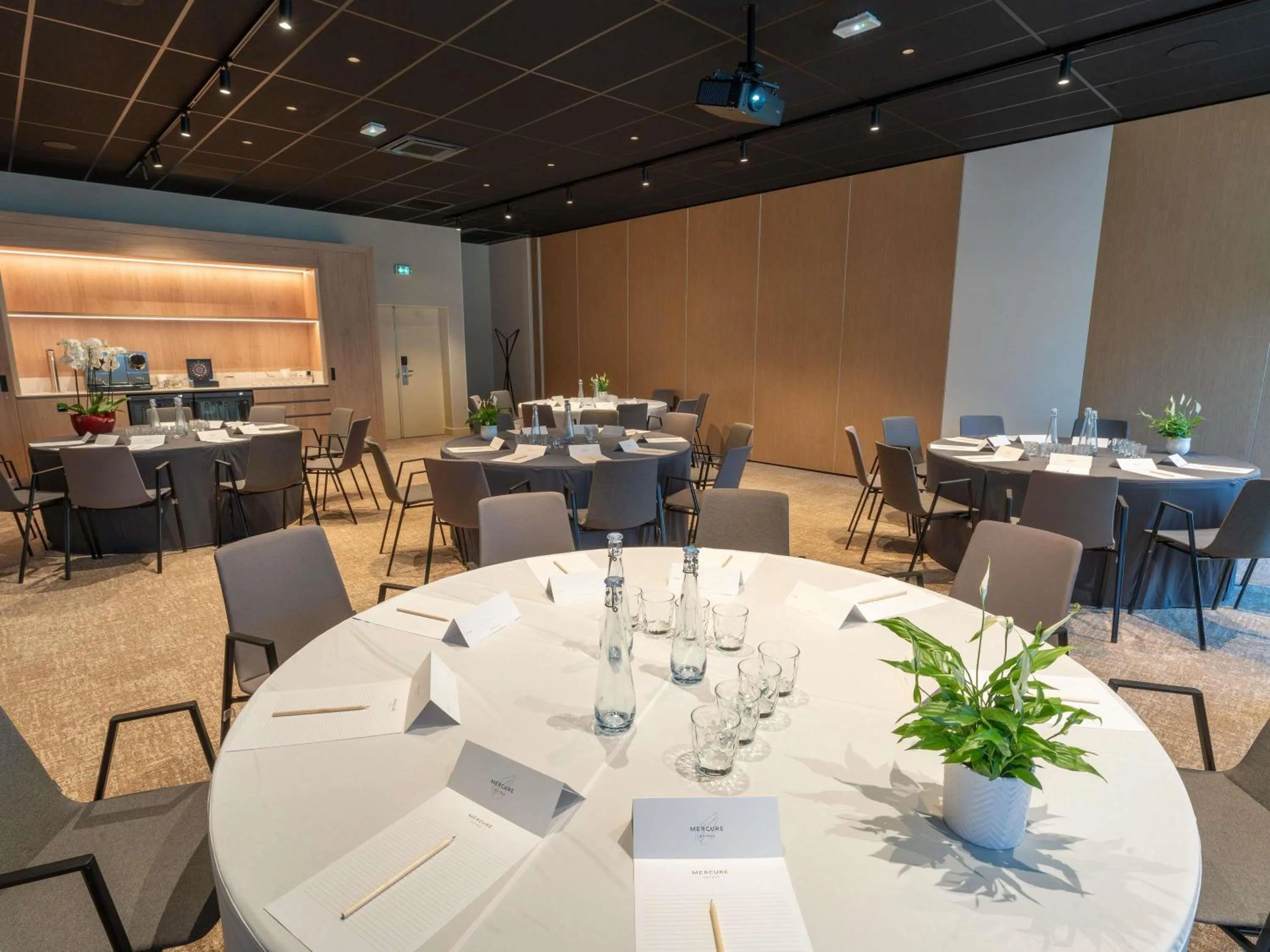 Meeting/conference room in Novotel Angers Lac de Maine