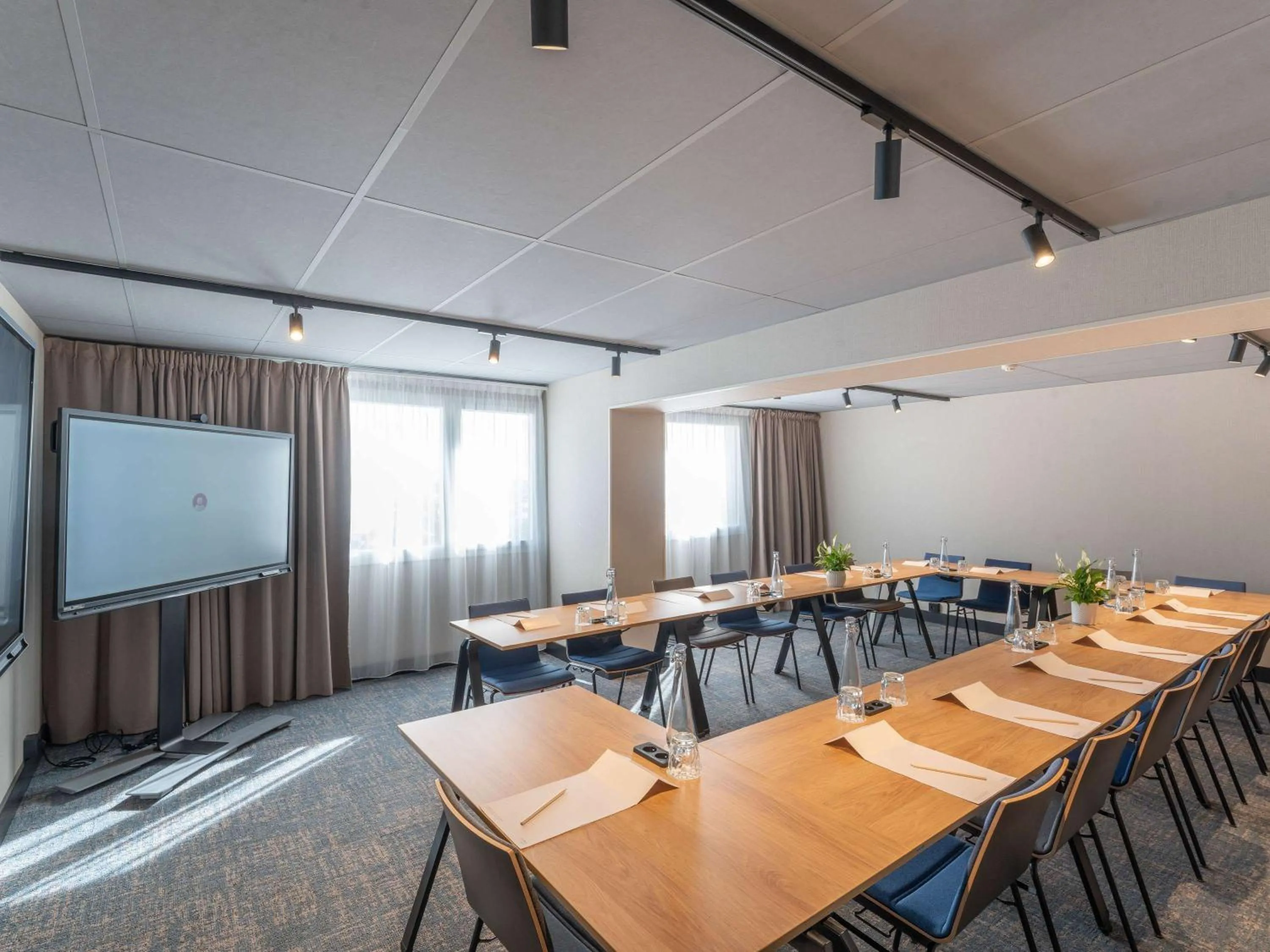 Meeting/conference room in Hotel Mercure Angers Lac De Maine