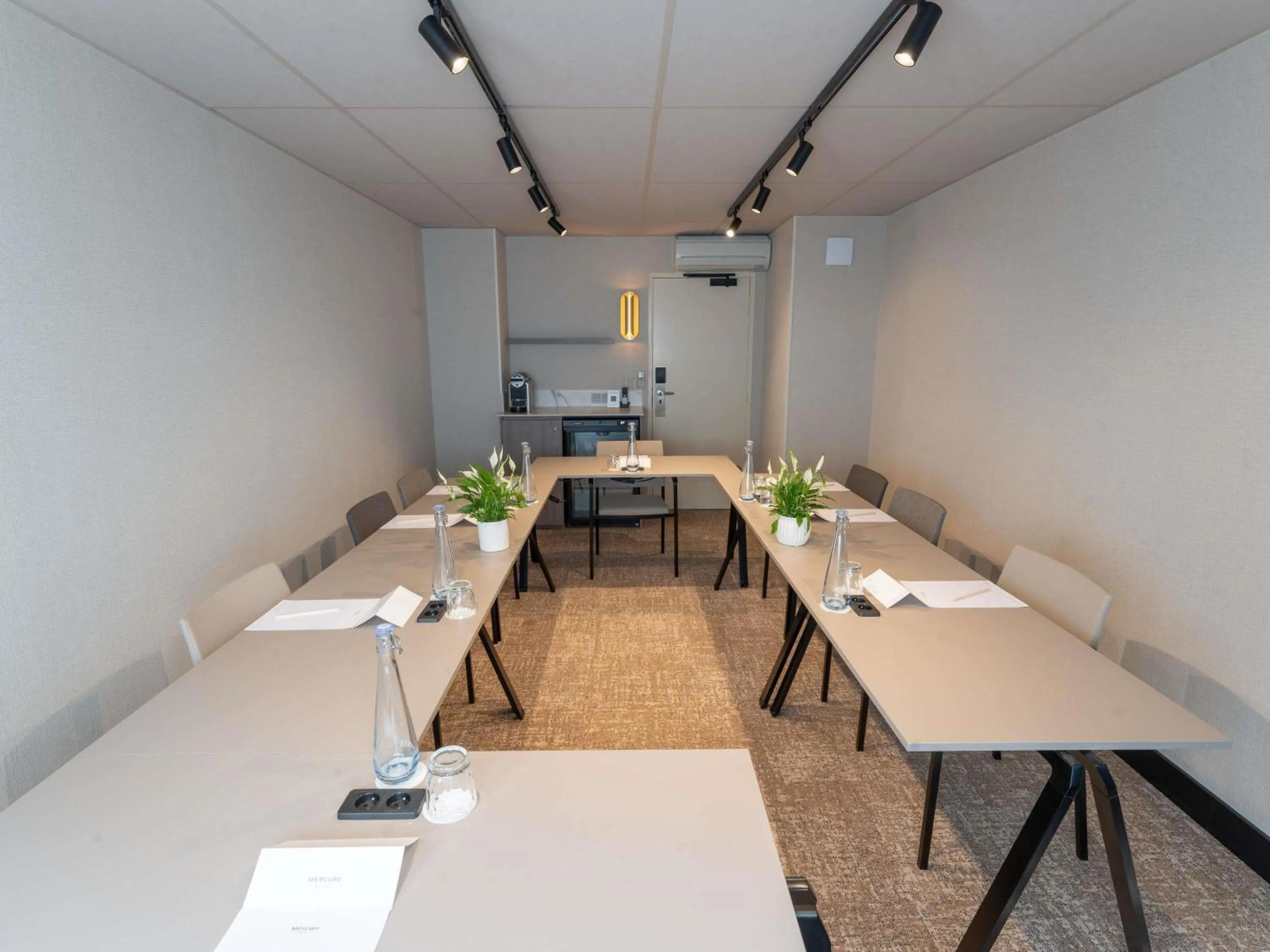 Meeting/conference room in Novotel Angers Lac de Maine