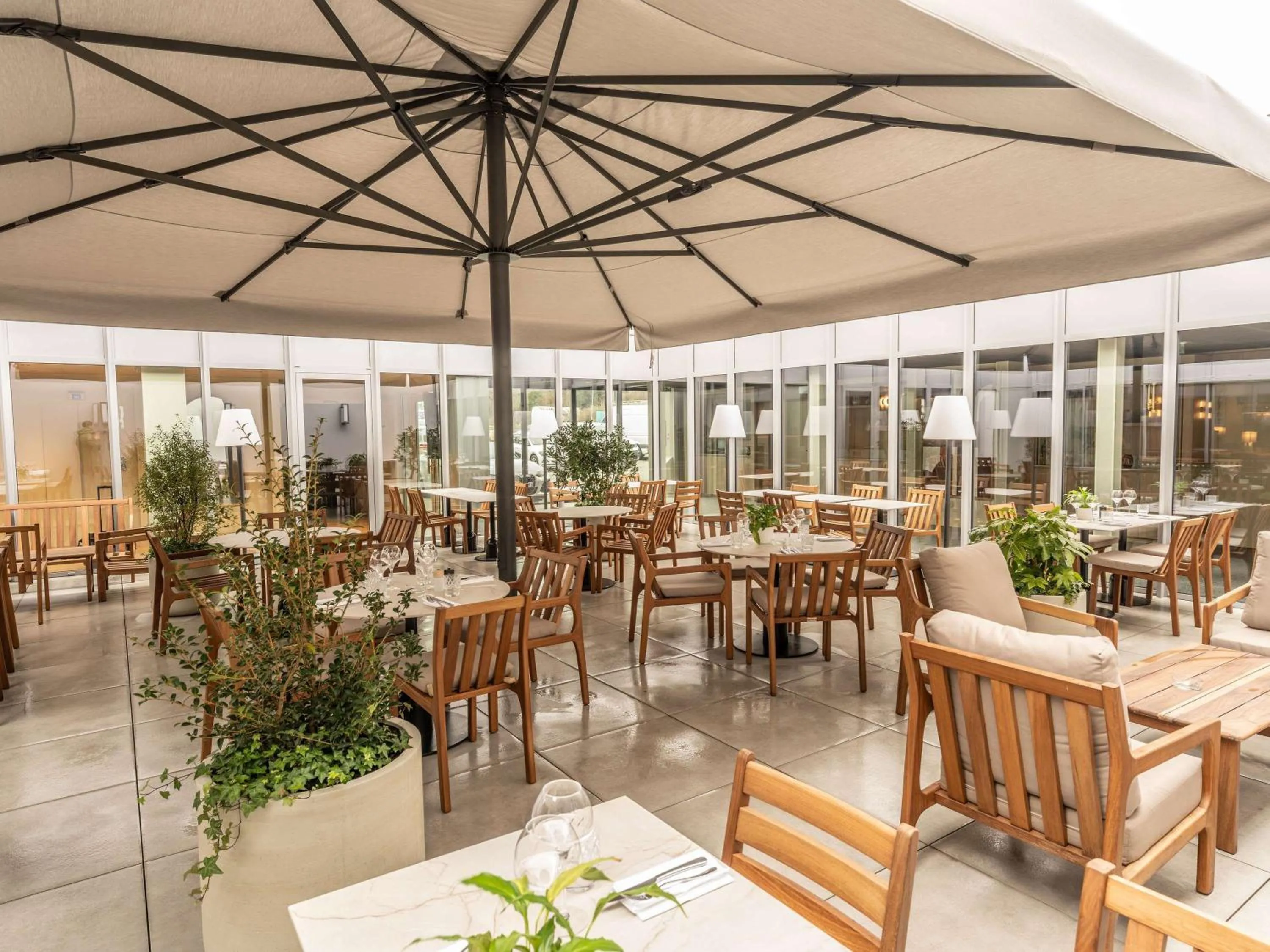 Restaurant/places to eat in Hotel Mercure Angers Lac De Maine