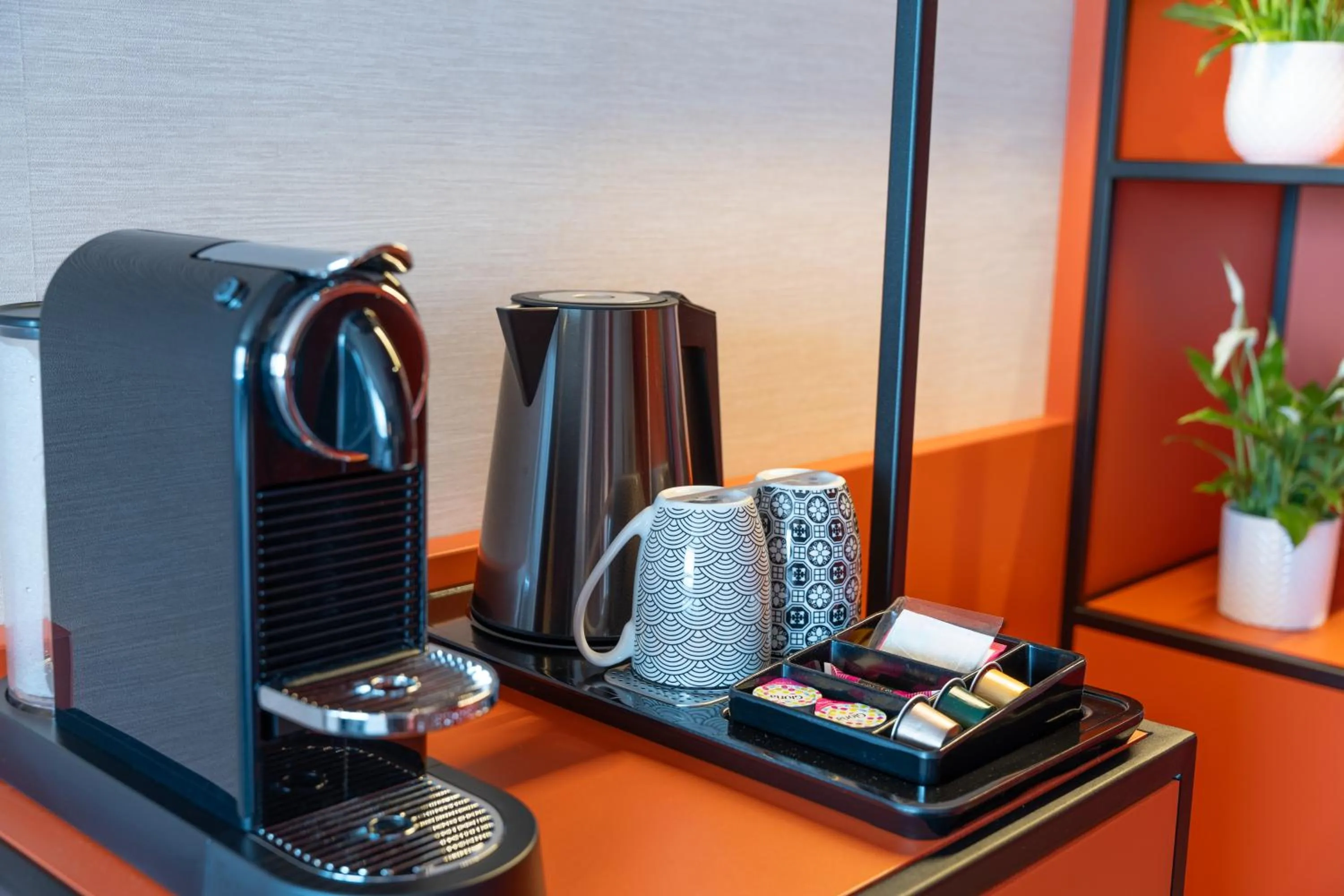 Coffee/tea facilities in Hotel Mercure Angers Lac De Maine