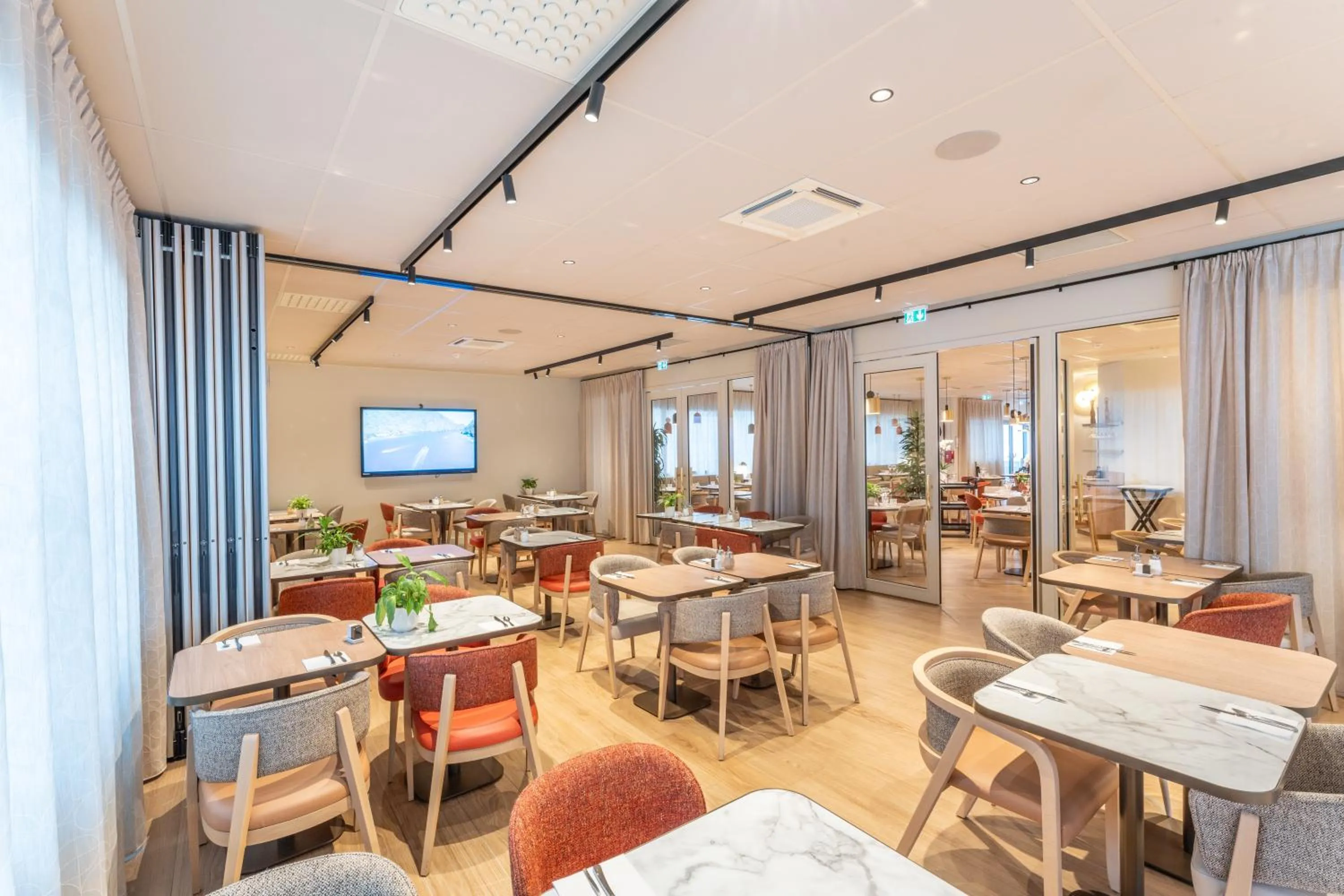 Breakfast in Hotel Mercure Angers Lac De Maine