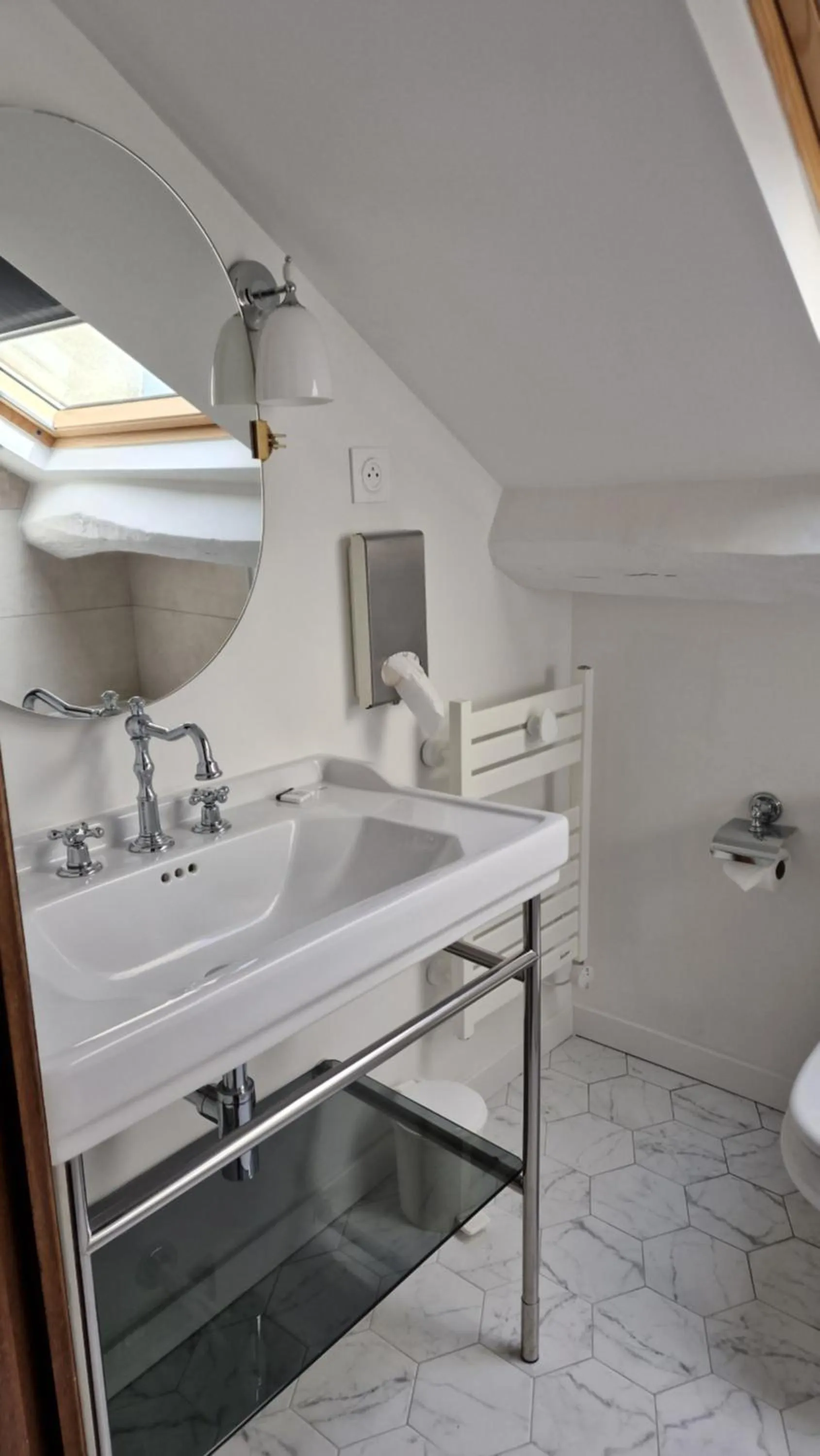 Bathroom in Hotel Dandy Rouen centre