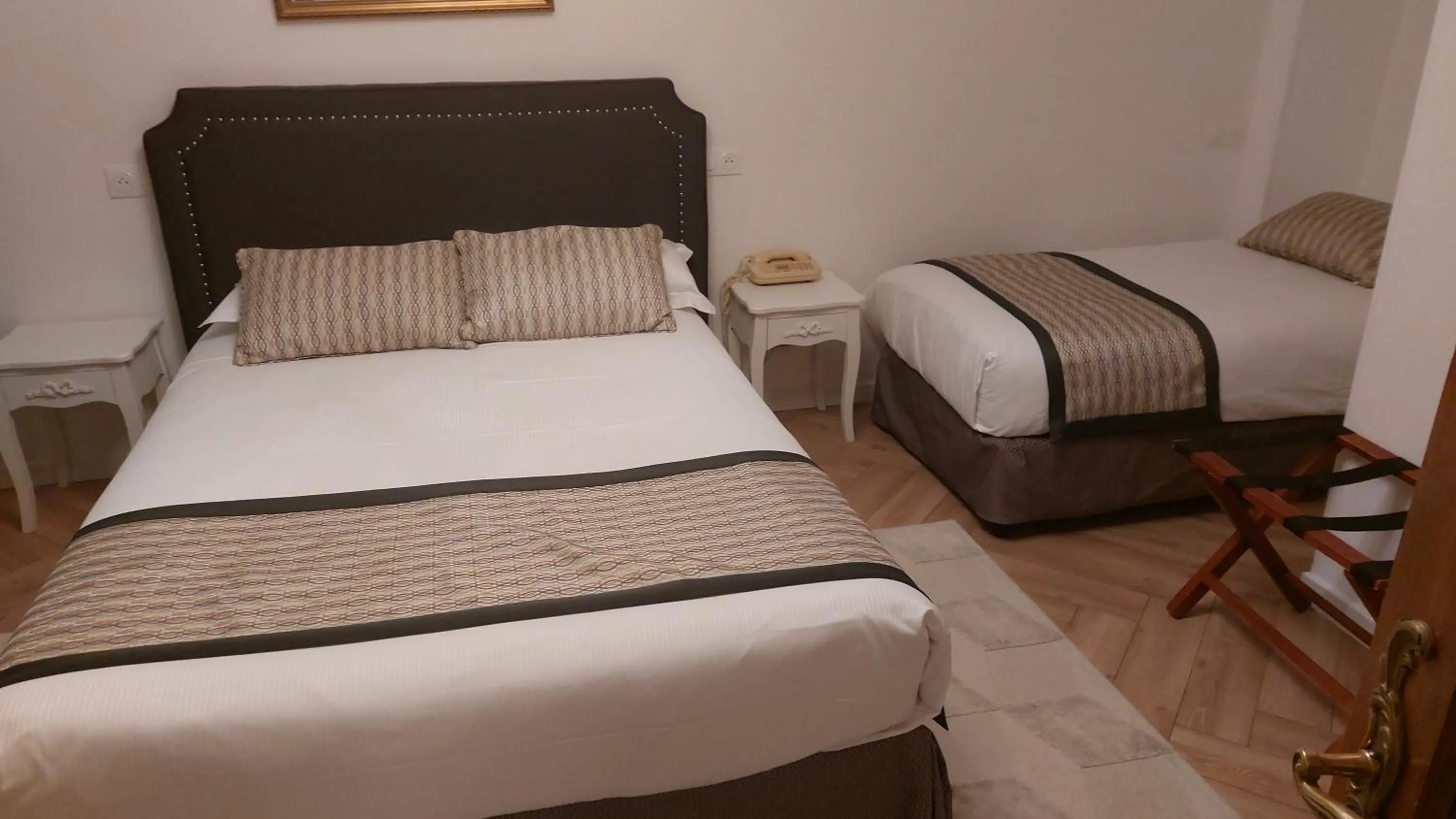 Bedroom, Bed in Hotel Dandy Rouen centre