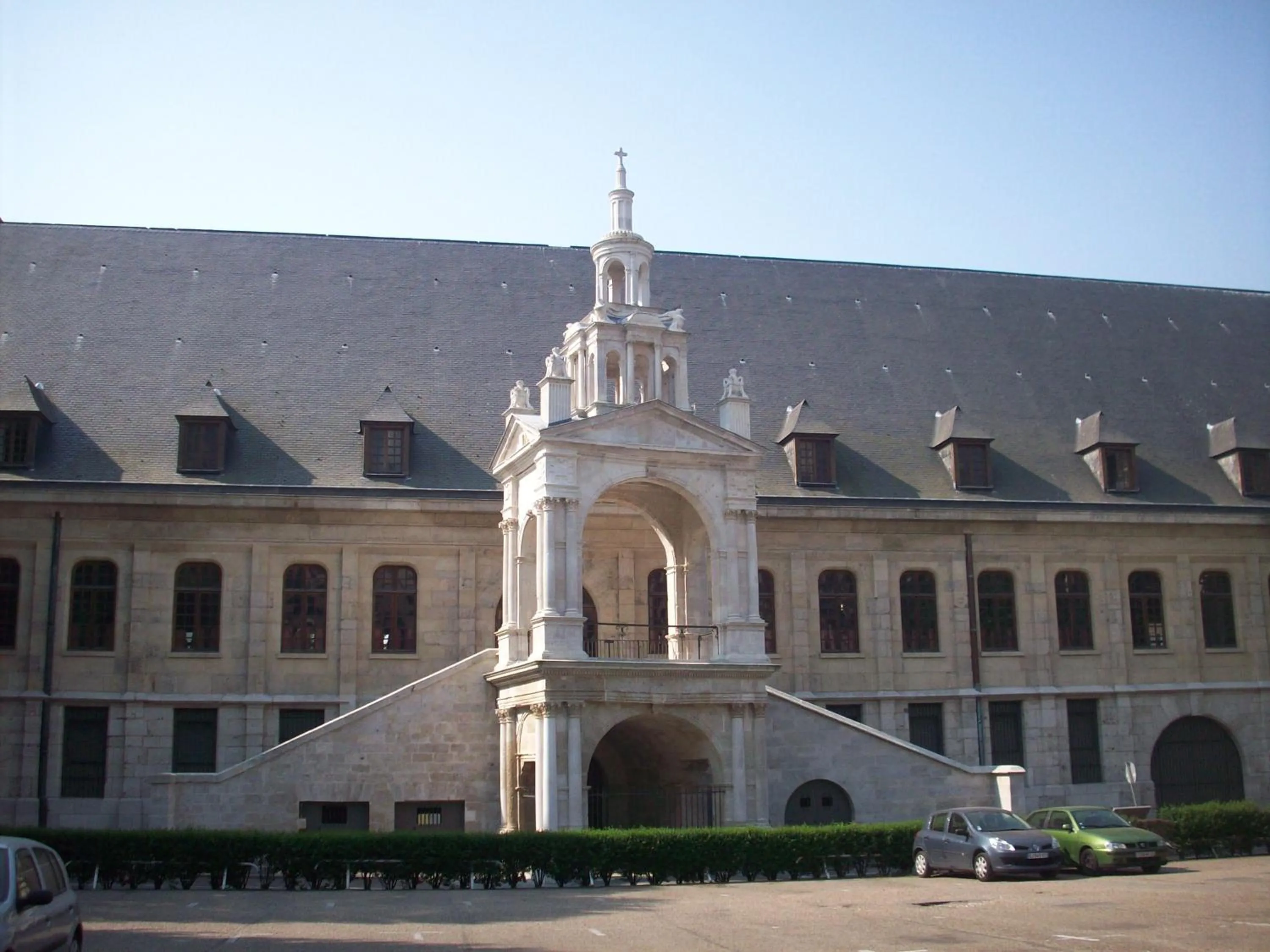 Nearby landmark in Hotel Dandy Rouen centre
