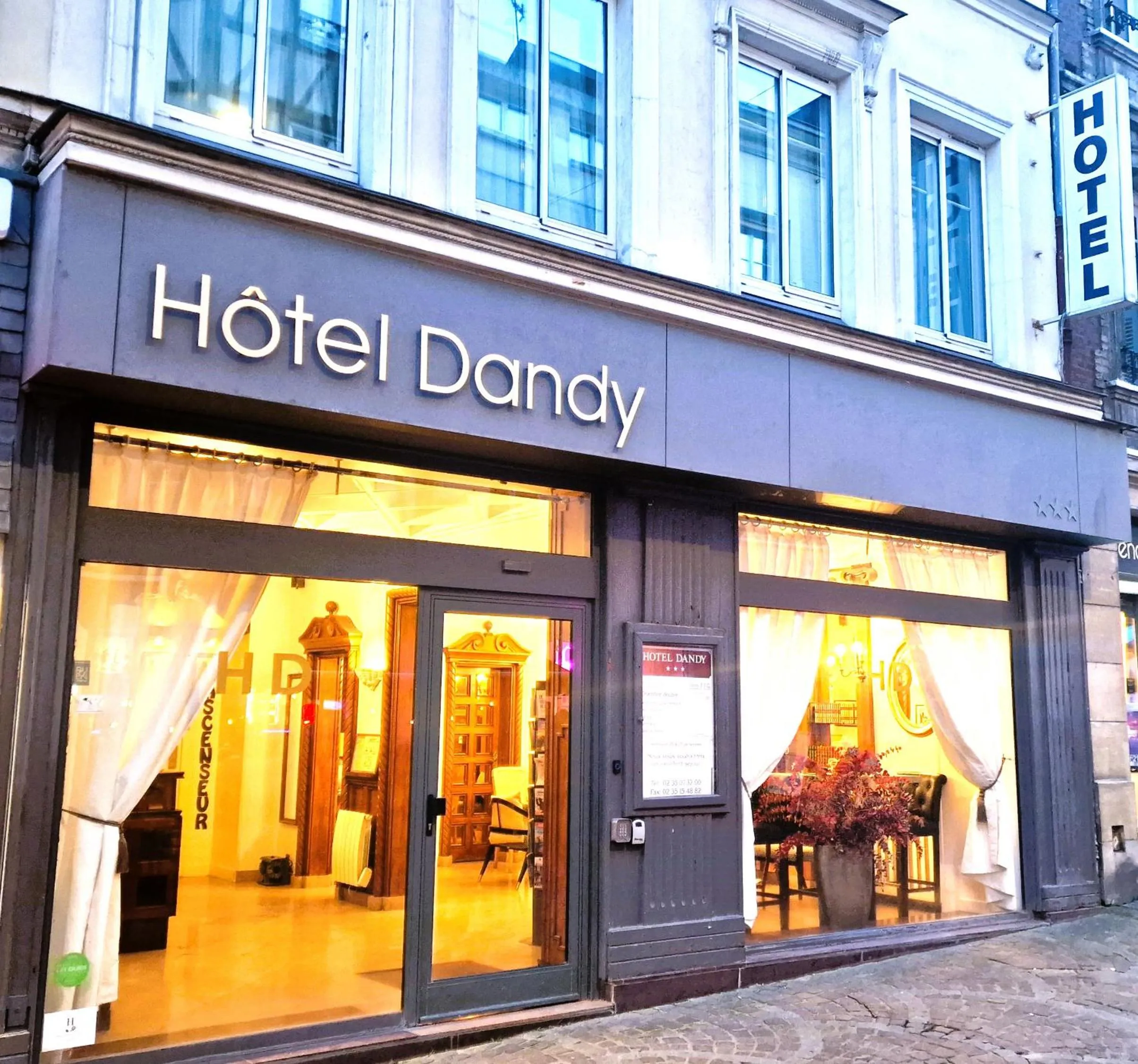Property building in Hotel Dandy Rouen centre