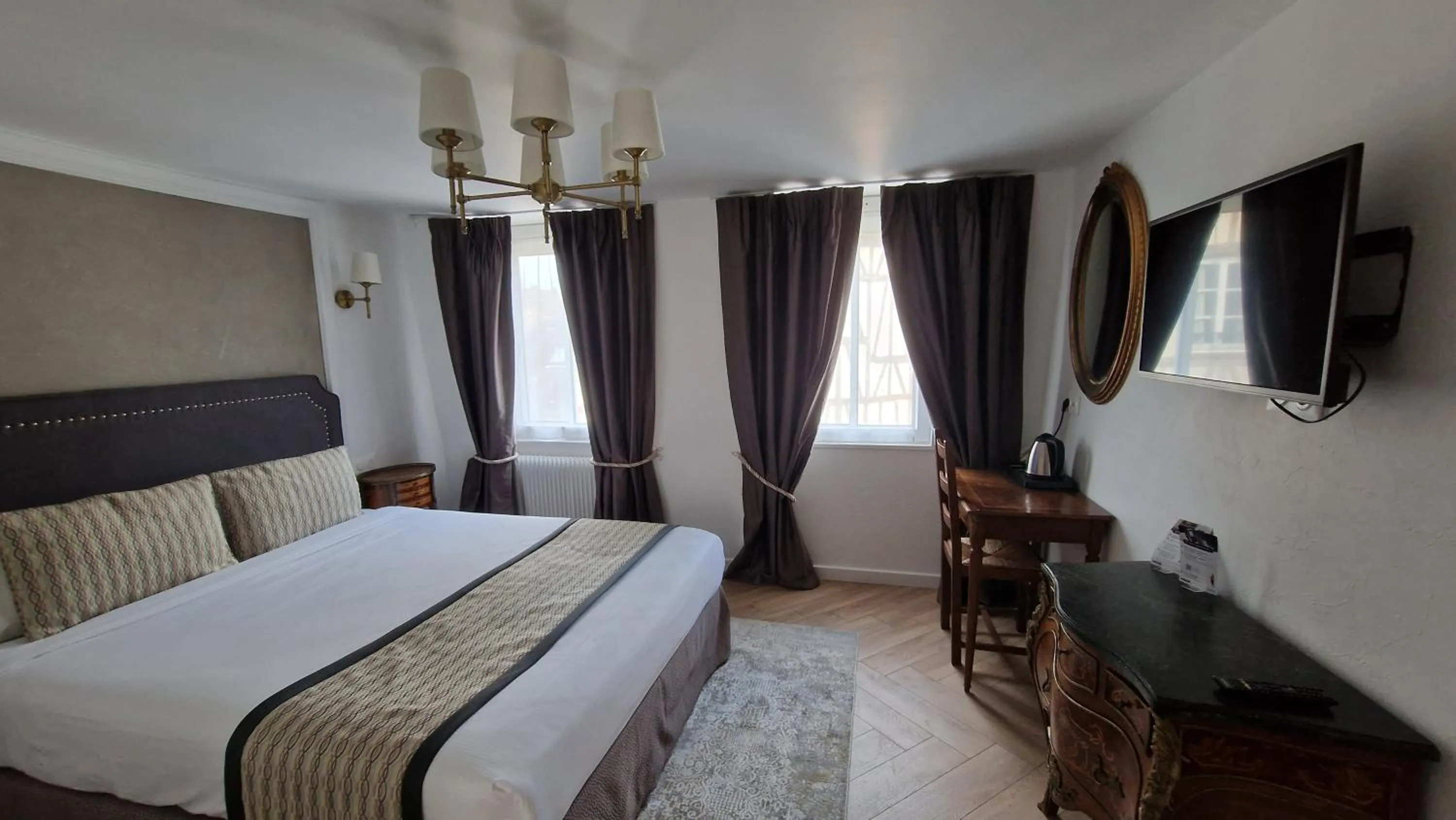 Bedroom, Bed in Hotel Dandy Rouen centre