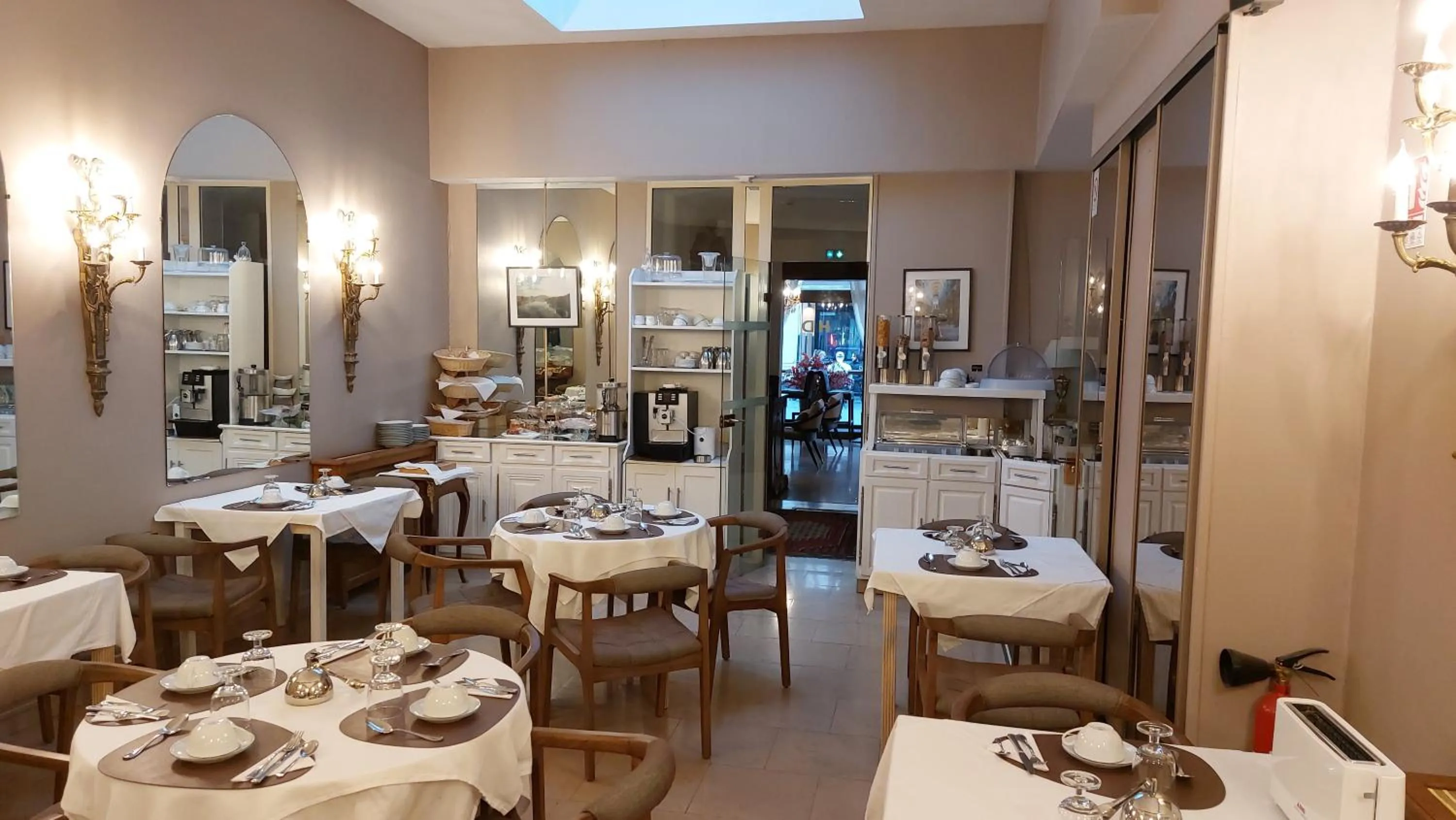 Breakfast in Hotel Dandy Rouen centre