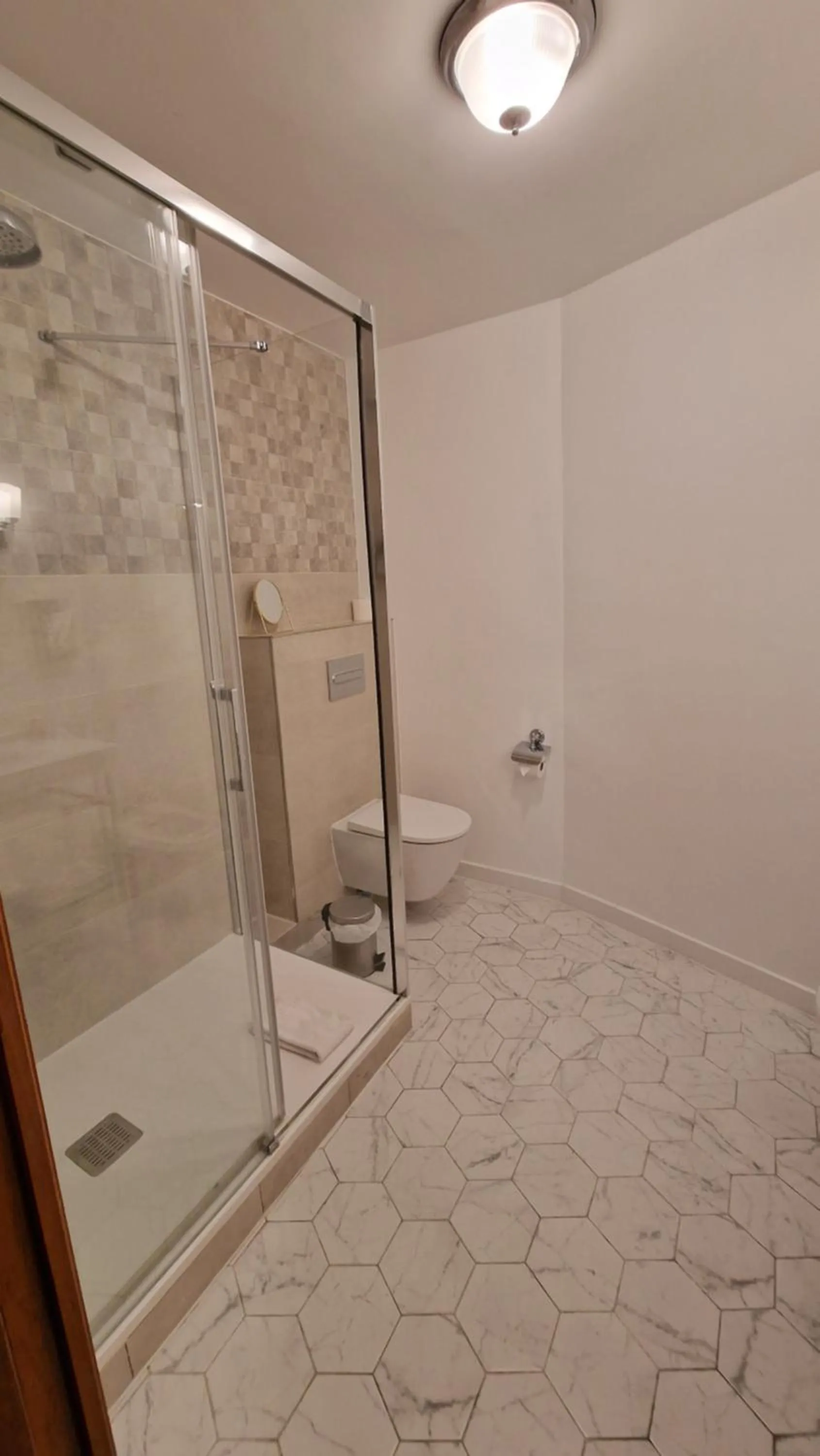 Bathroom in Hotel Dandy Rouen centre