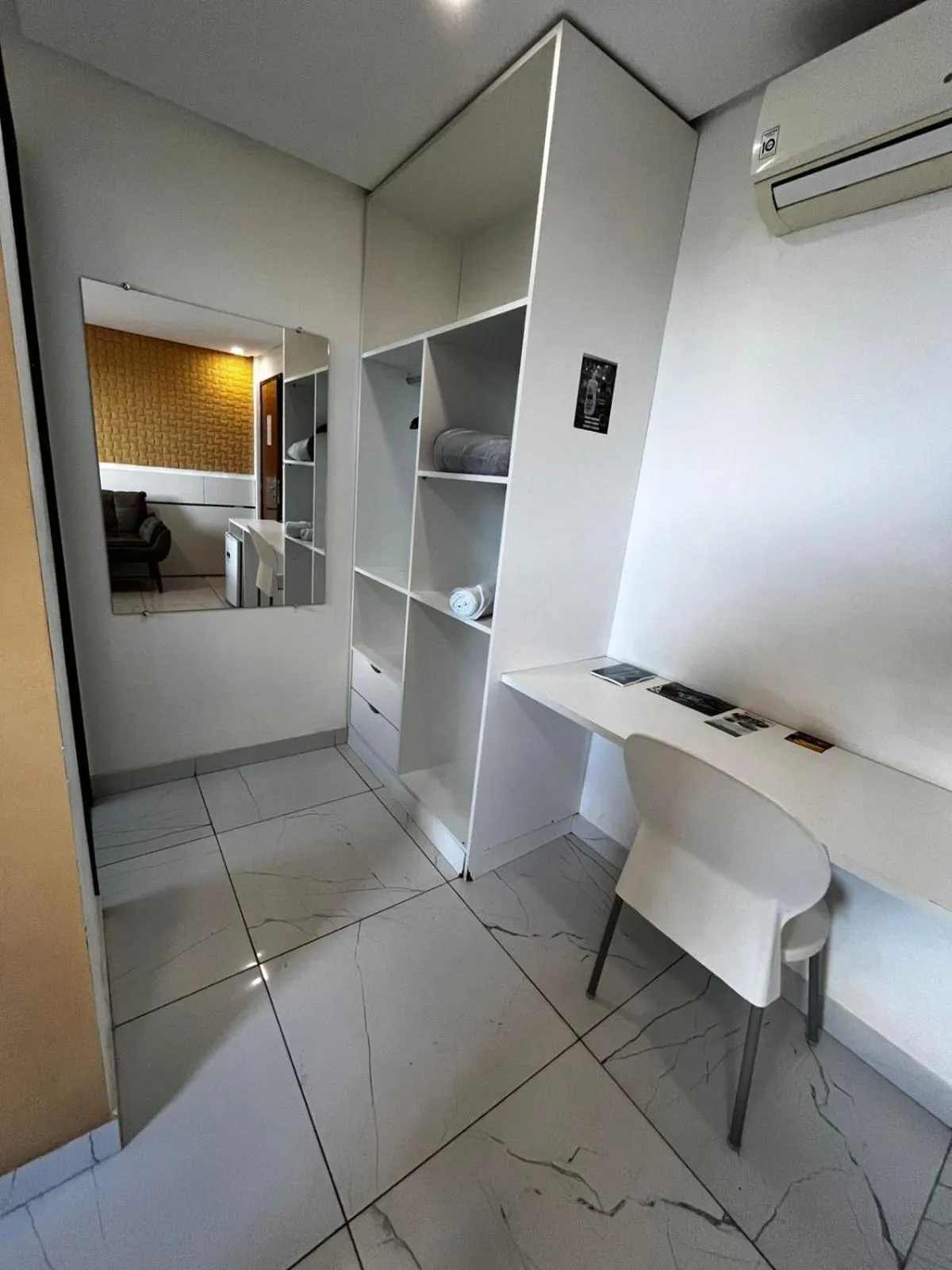 wardrobe in Goiana Palace Hotel - Fácil Acesso a Fábrica da JEEP, KLABIN, HEMOBRÁS, VIVIX