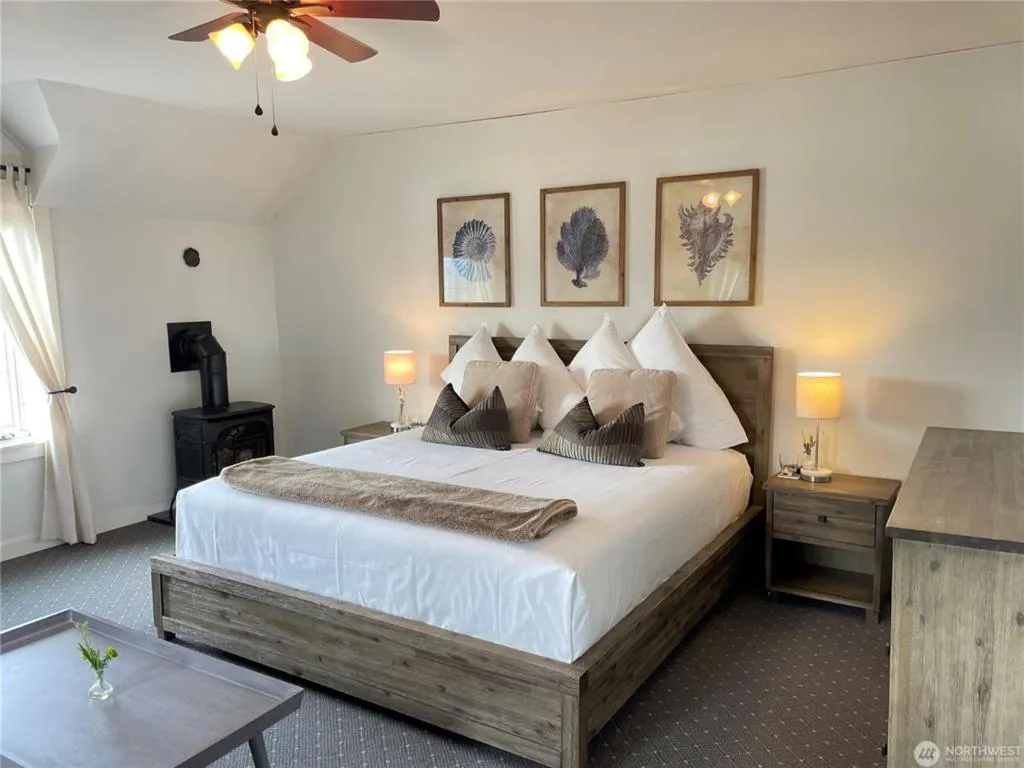 Bed in Kingfish at West Sound