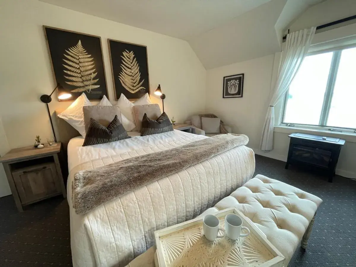 Queen Suite with Sea View in Kingfish at West Sound Queen Suite with Sea View in Kingfish at West Sound