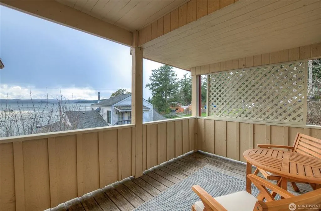 Patio in Kingfish at West Sound