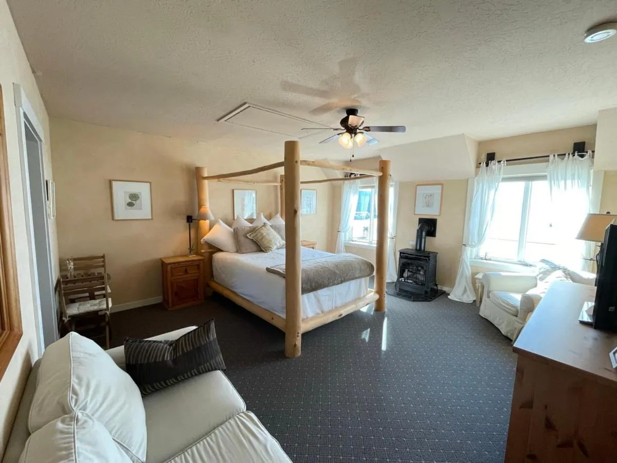 Bedroom, Bed in Kingfish at West Sound