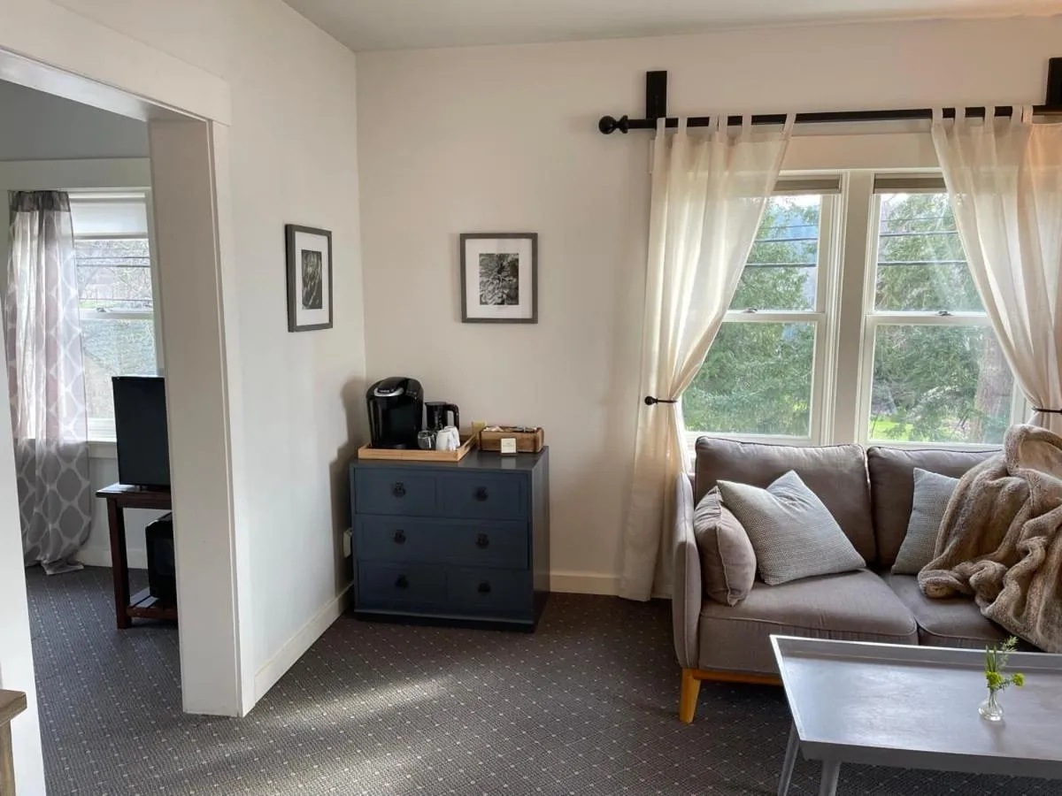 Coffee/tea facilities in Kingfish at West Sound