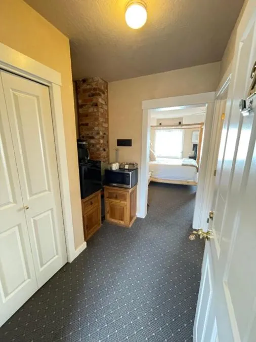 Kitchen or kitchenette, Bed in Kingfish at West Sound