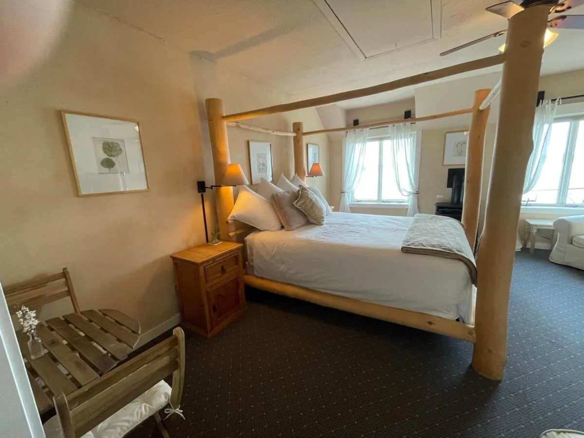 Bedroom, Bed in Kingfish at West Sound