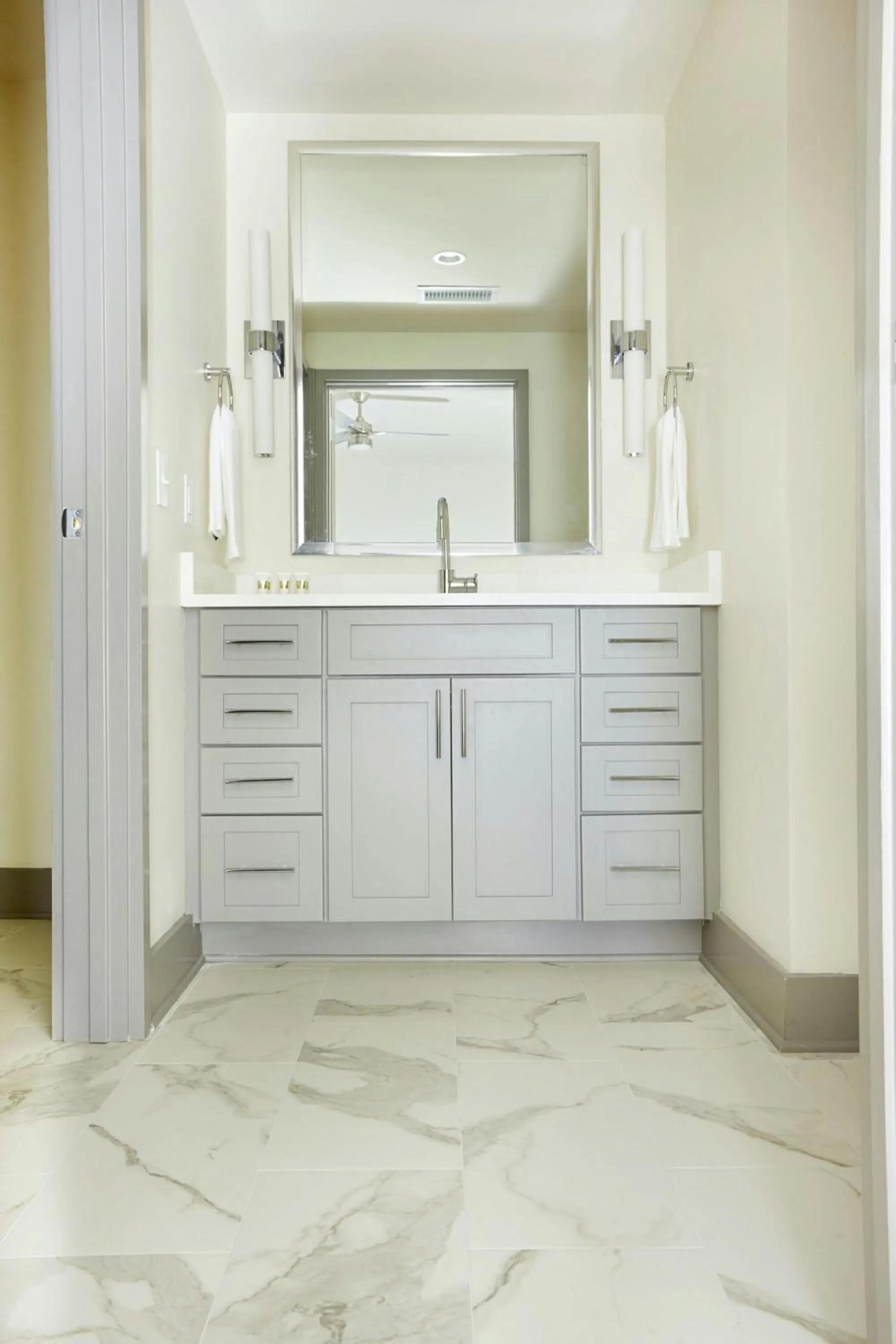 Bathroom in Sonder by Marriott Bonvoy The Broughton Apartments Historic District