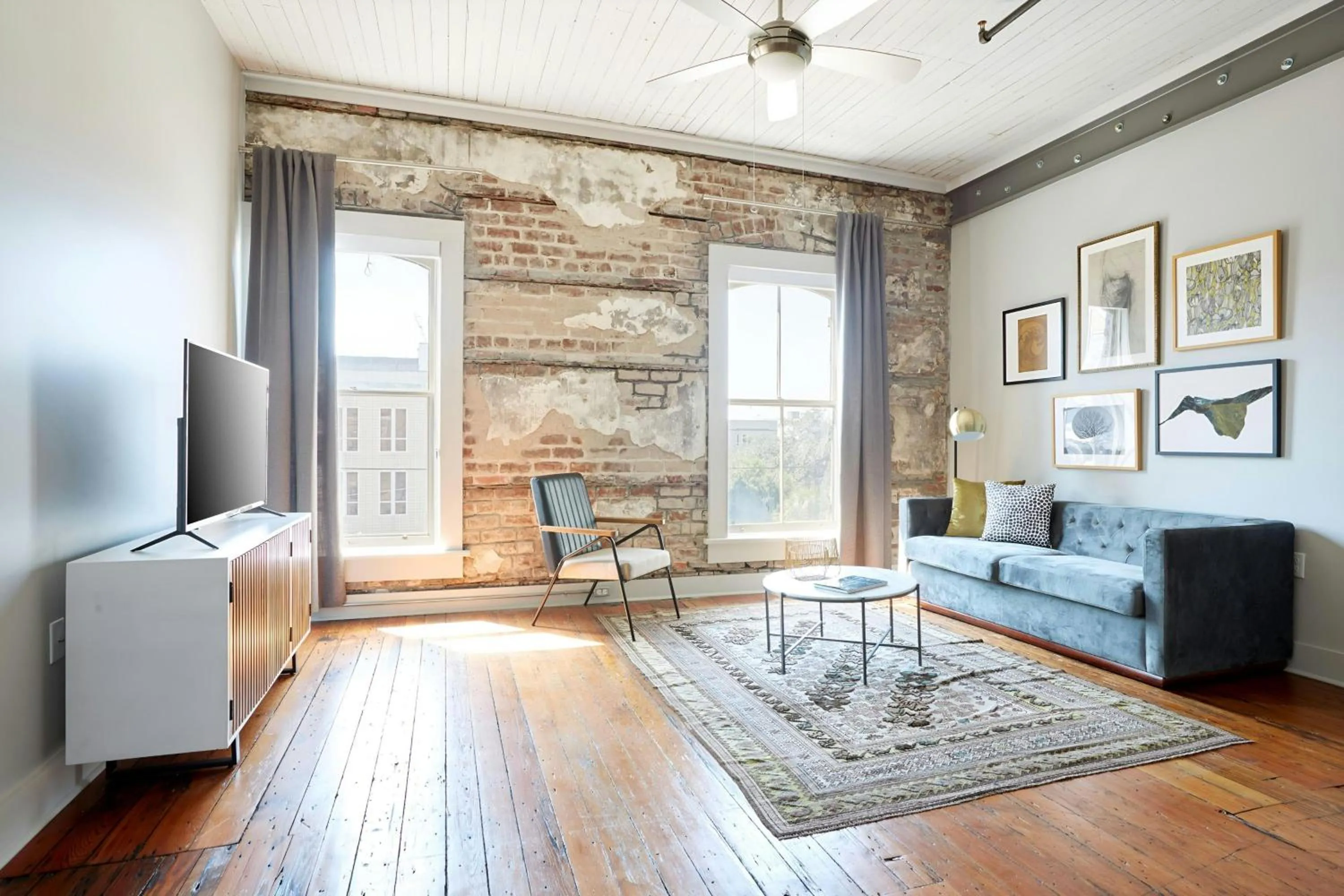 Living room in Sonder by Marriott Bonvoy The Broughton Apartments Historic District