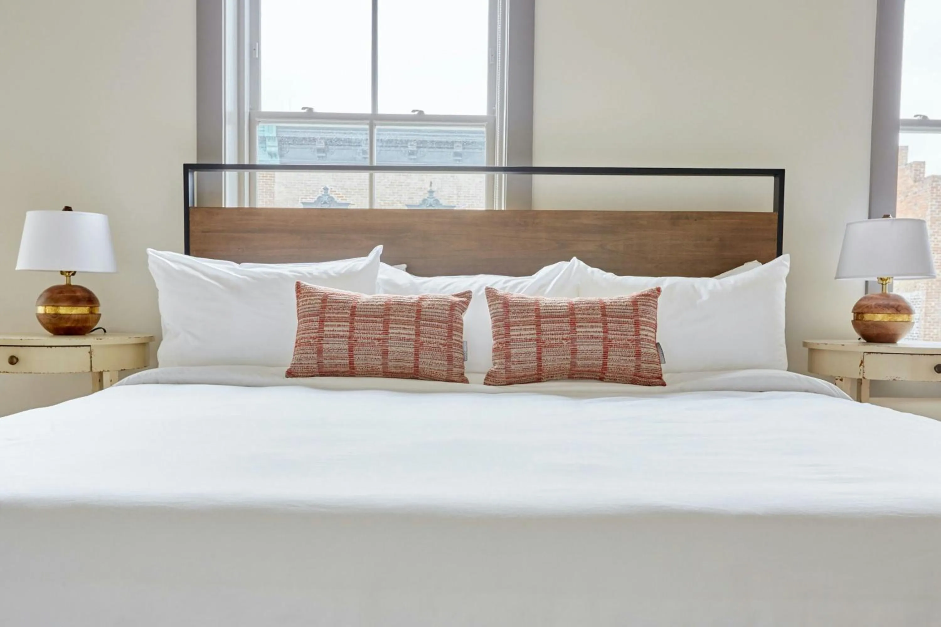 Bedroom, Bed in Sonder by Marriott Bonvoy The Broughton Apartments Historic District