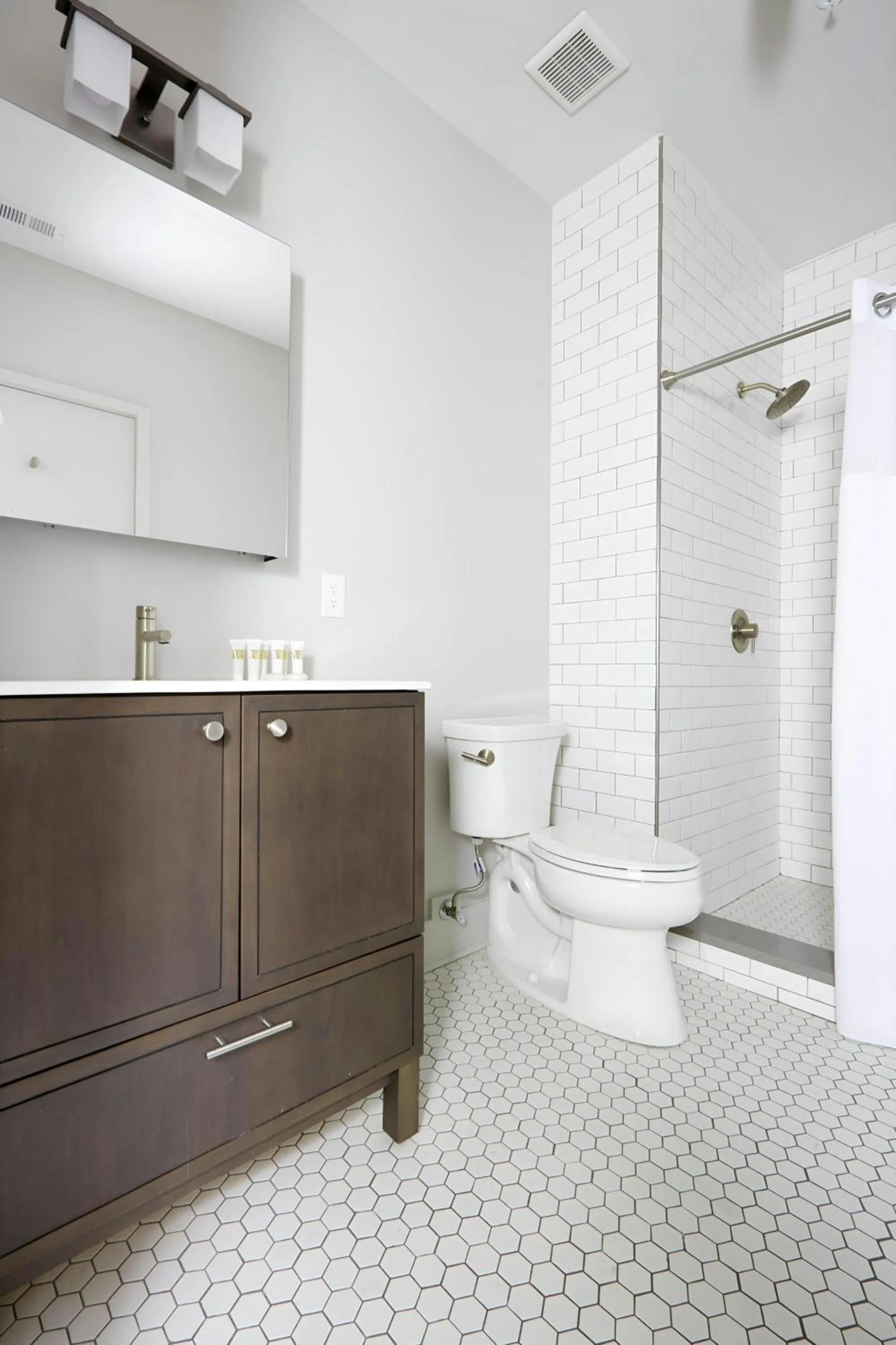 Bathroom in Sonder by Marriott Bonvoy The Broughton Apartments Historic District
