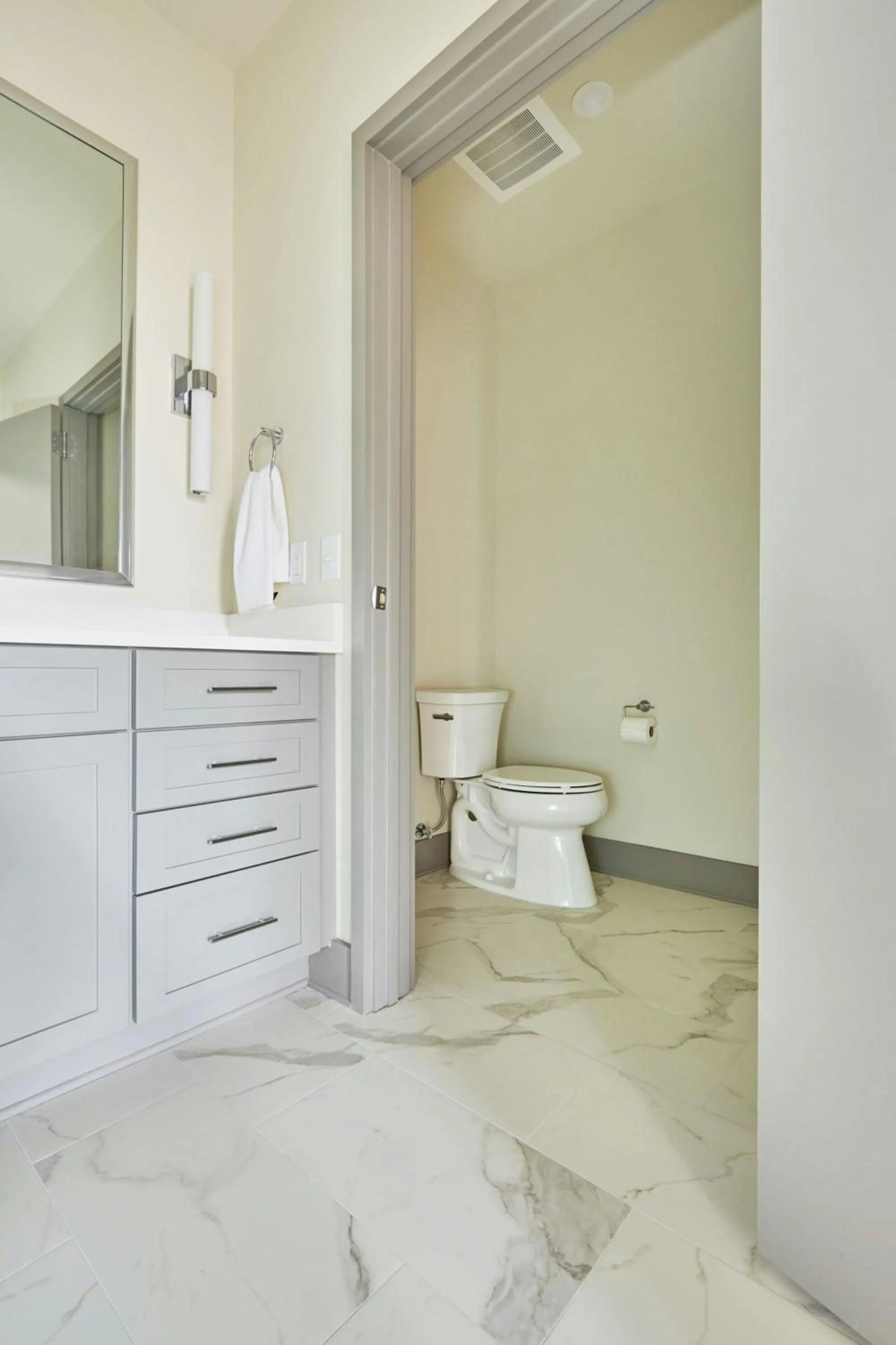 Bathroom in Sonder by Marriott Bonvoy The Broughton Apartments Historic District