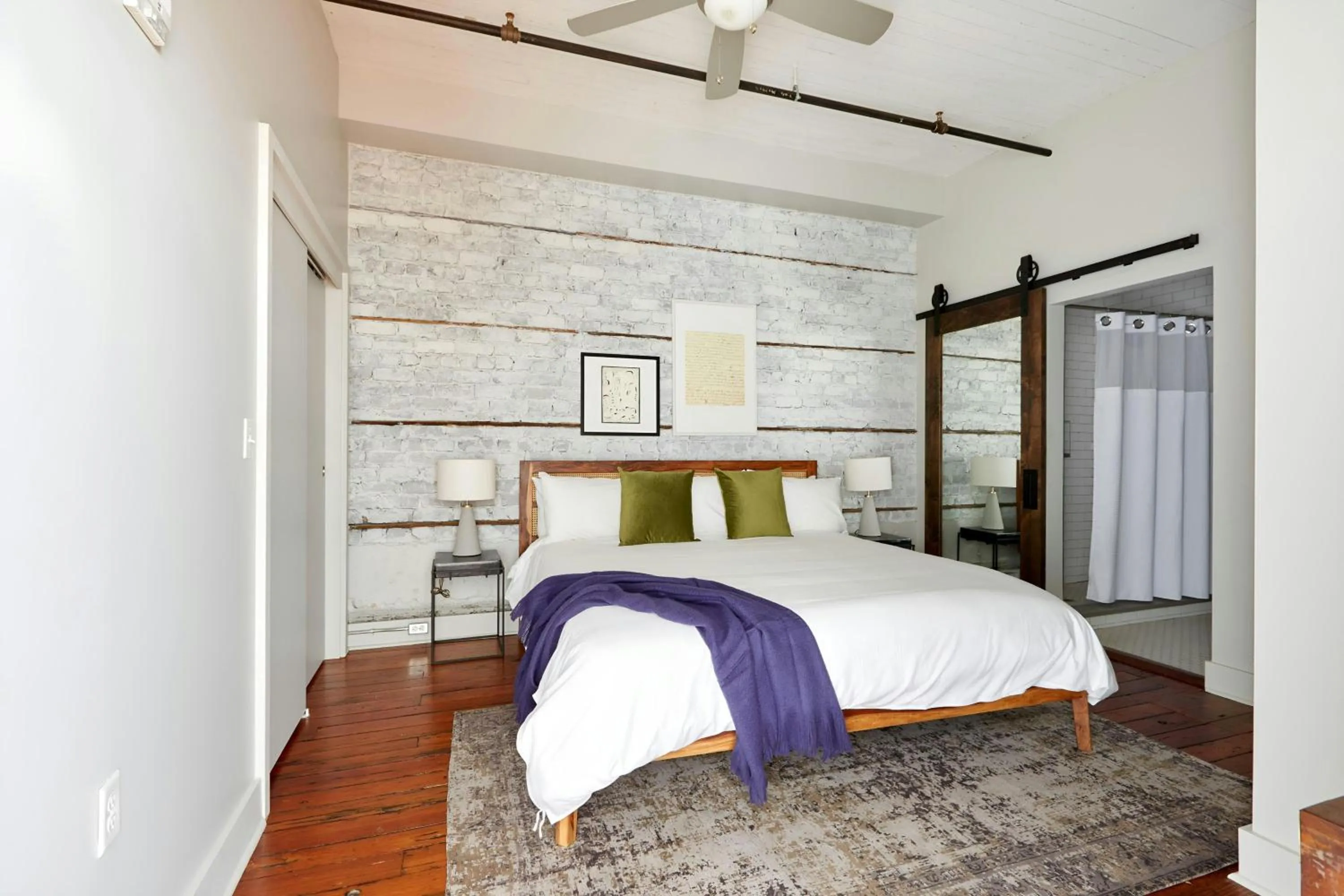 Bedroom, Bed in Sonder by Marriott Bonvoy The Broughton Apartments Historic District