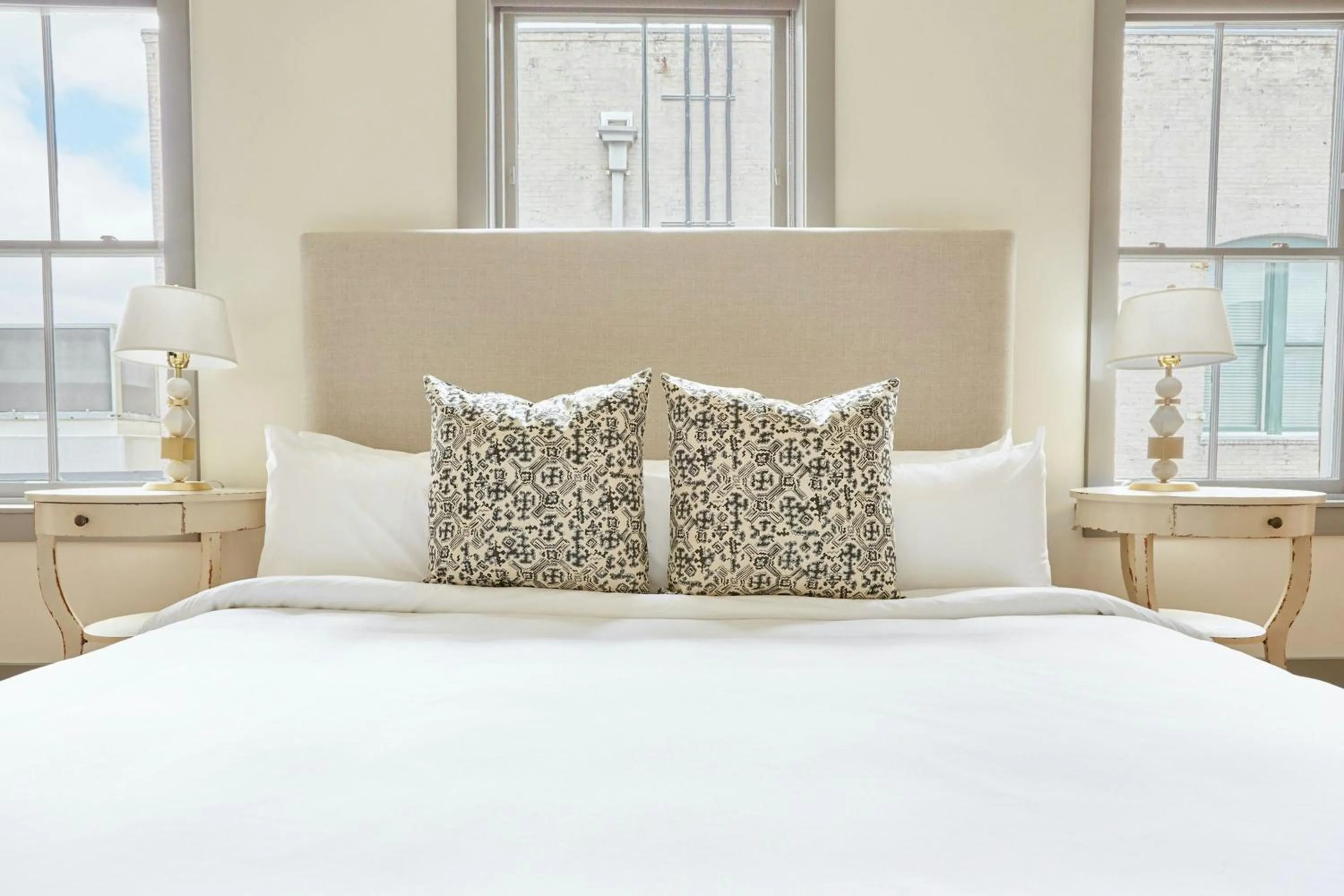 Bedroom, Bed in Sonder by Marriott Bonvoy The Broughton Apartments Historic District