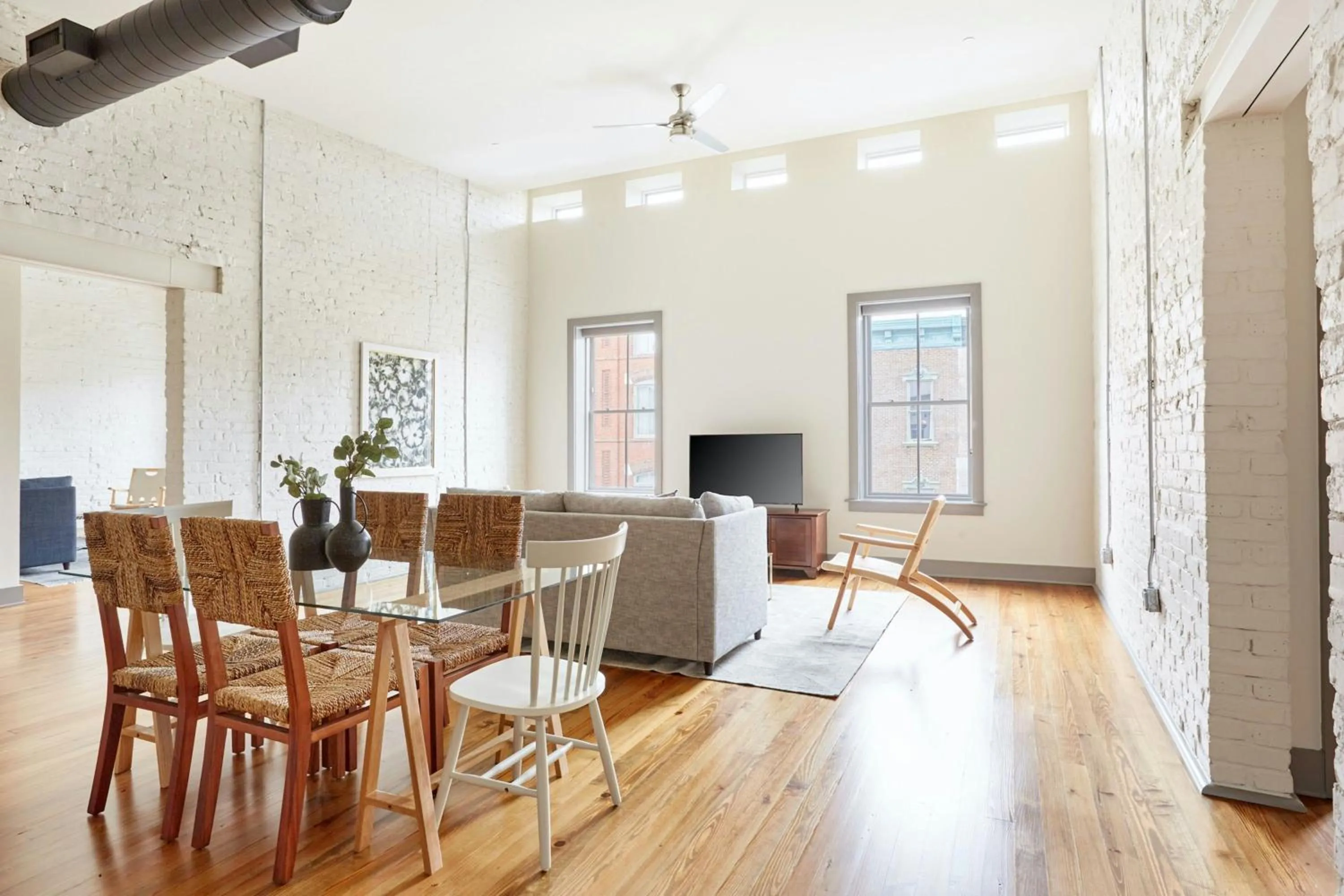 Living room in Sonder by Marriott Bonvoy The Broughton Apartments Historic District