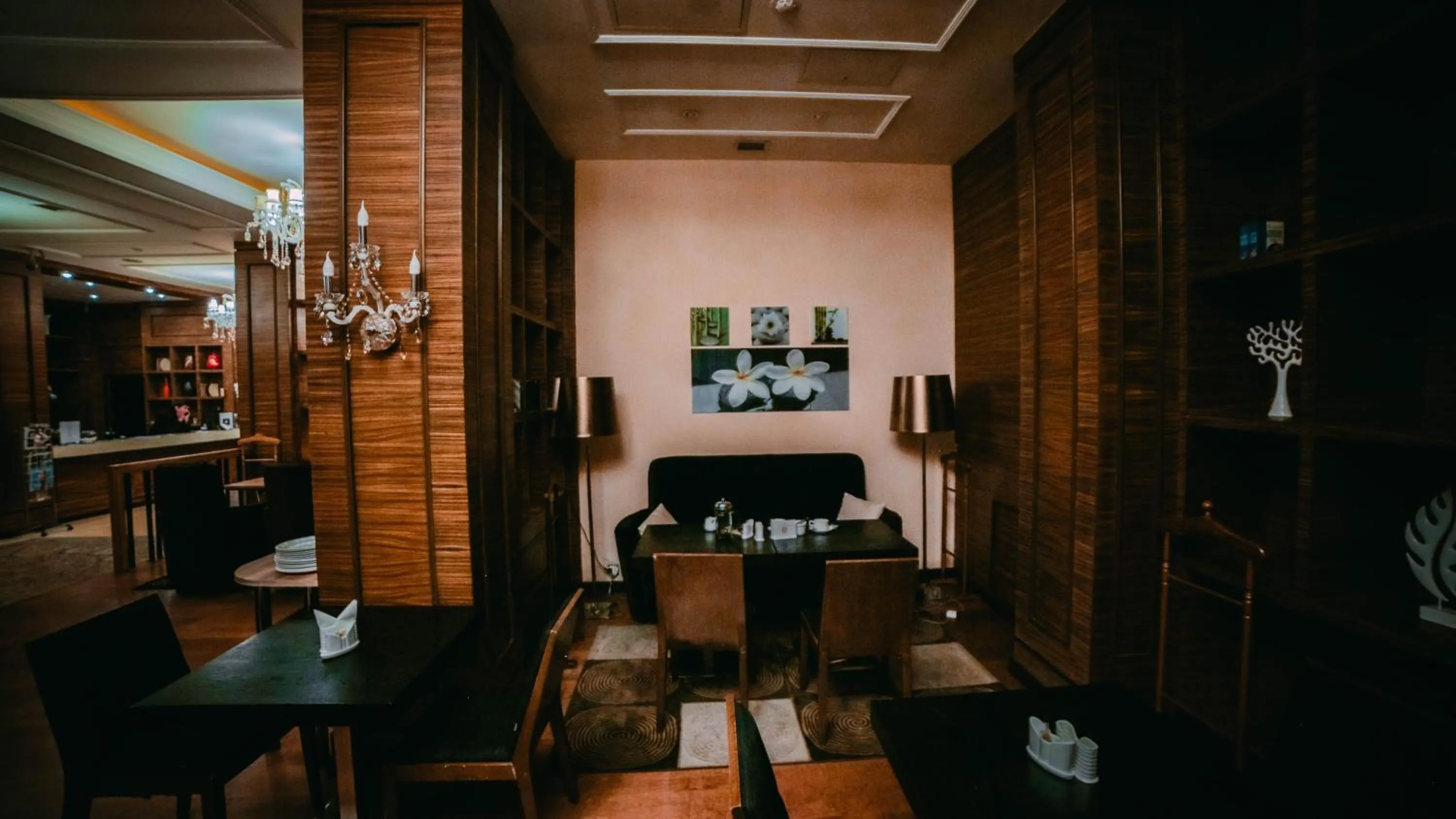 Restaurant/places to eat in JELSOMINOHotel