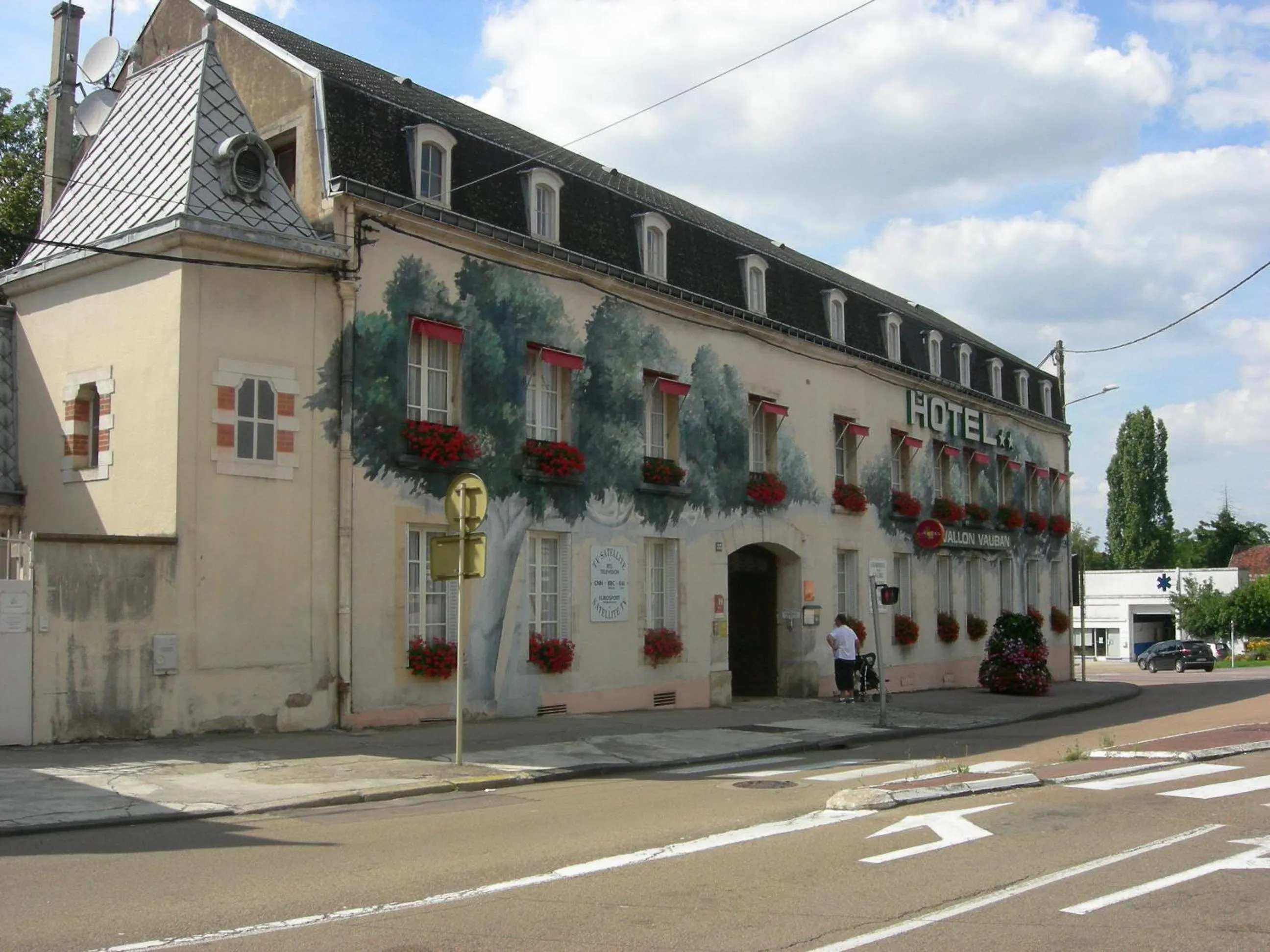 Property building in Cit'Hotel Avallon Vauban