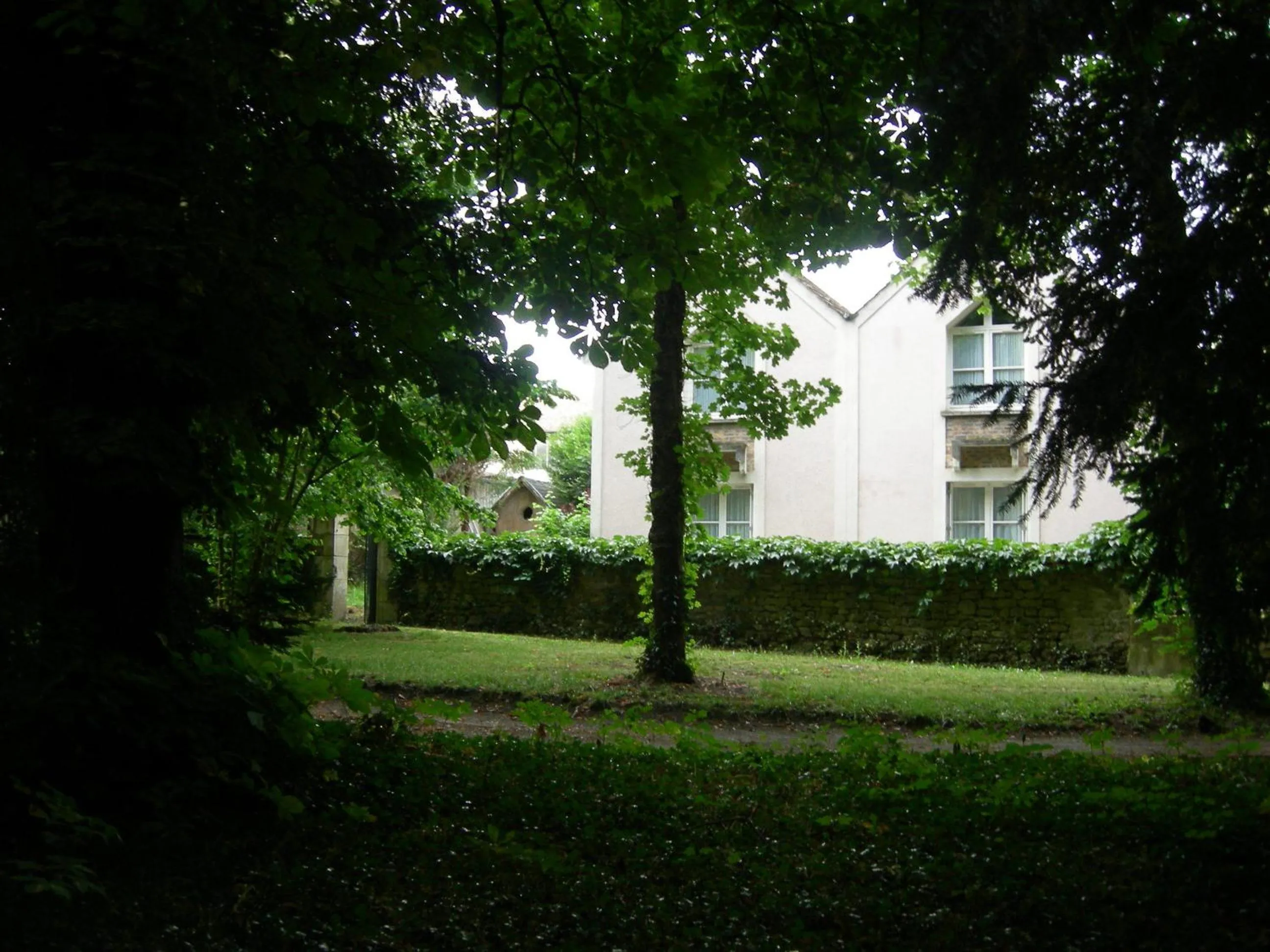 Garden in Cit'Hotel Avallon Vauban