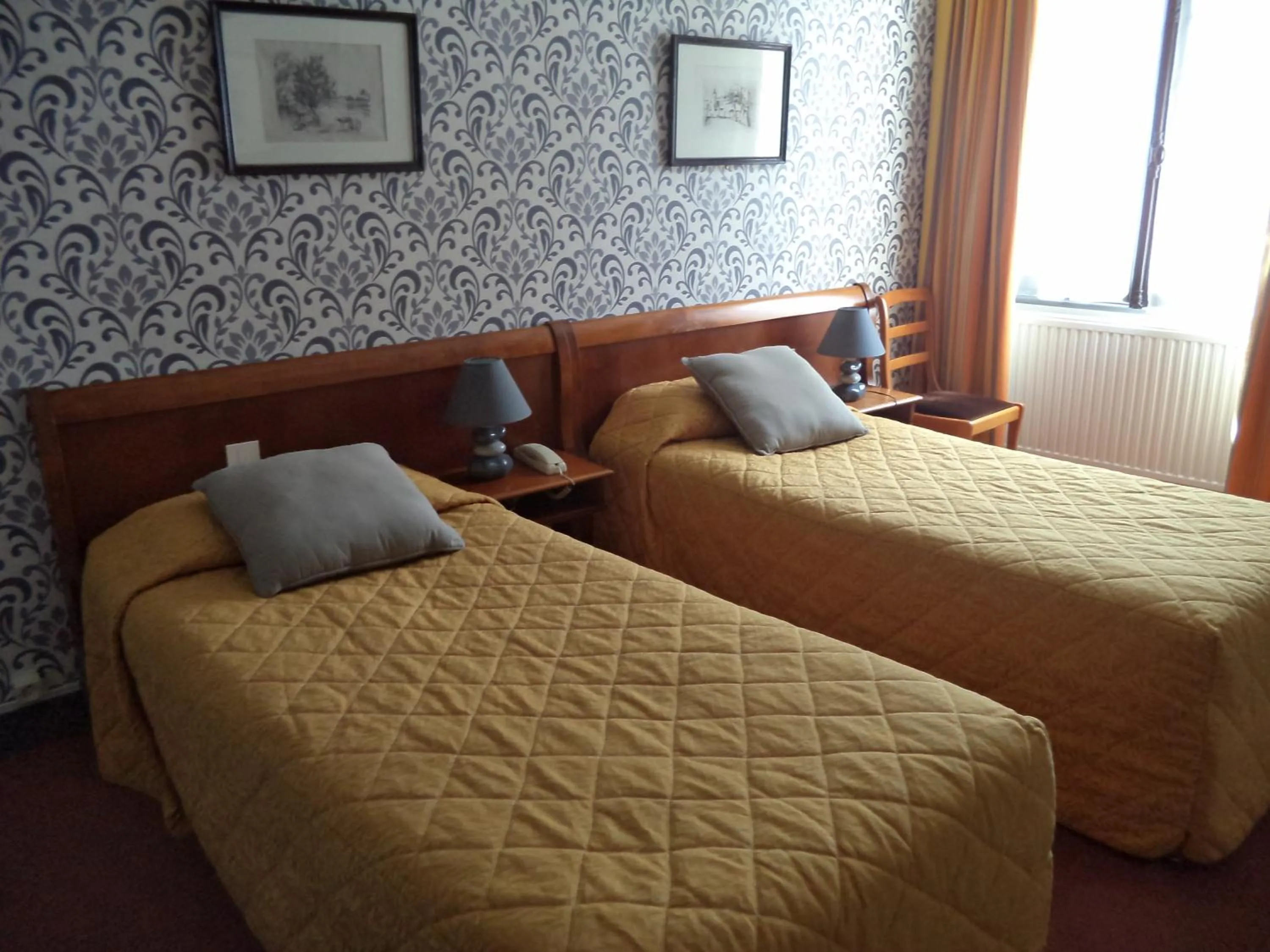 Bed in Cit'Hotel Avallon Vauban