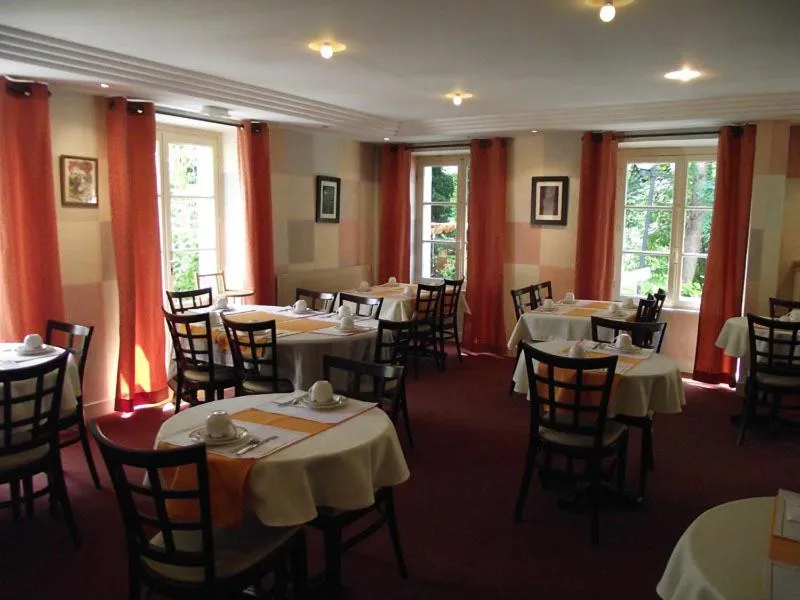 Restaurant/places to eat in Cit'Hotel Avallon Vauban