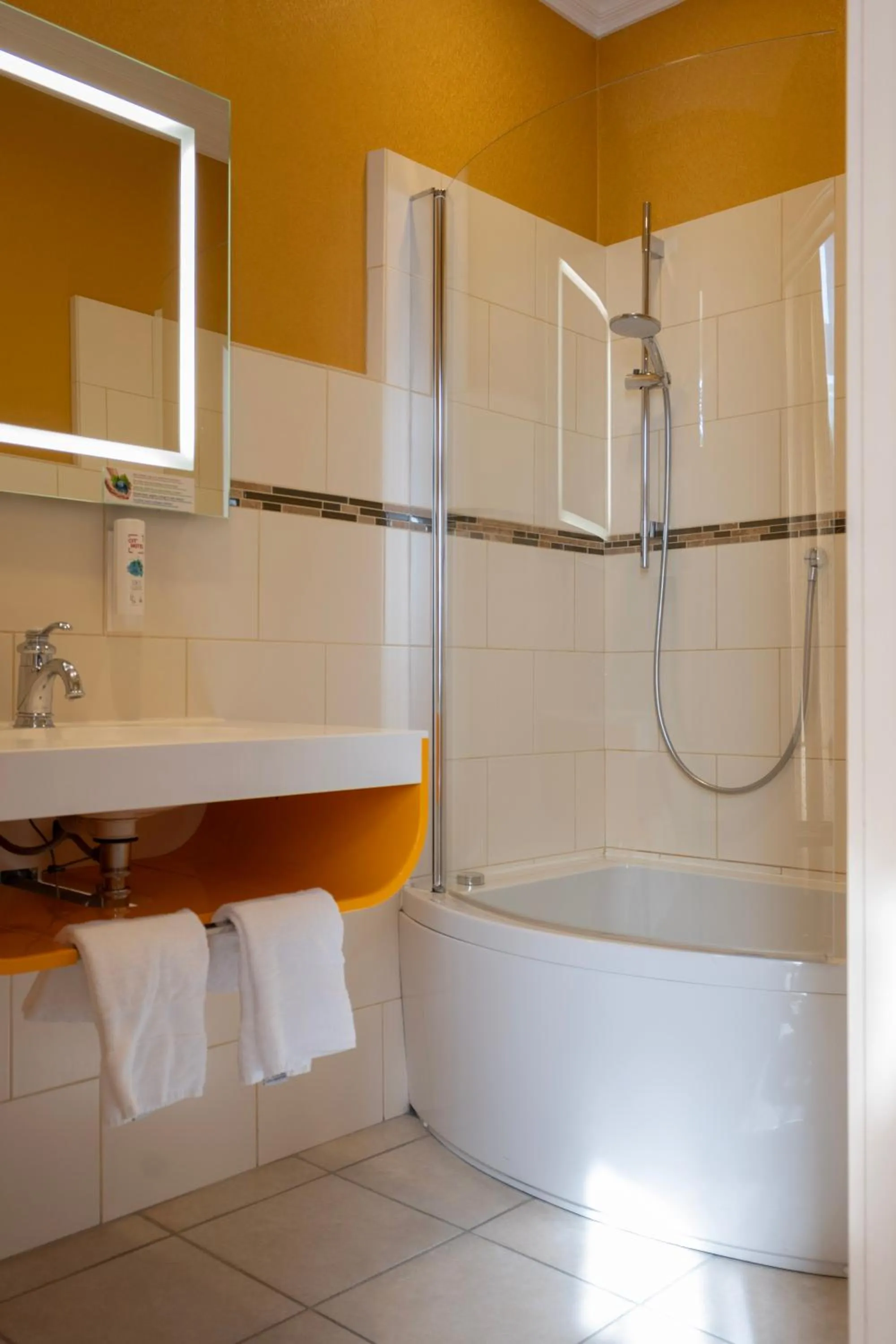 Bathroom in Cit'Hotel Sphinx - Hotel