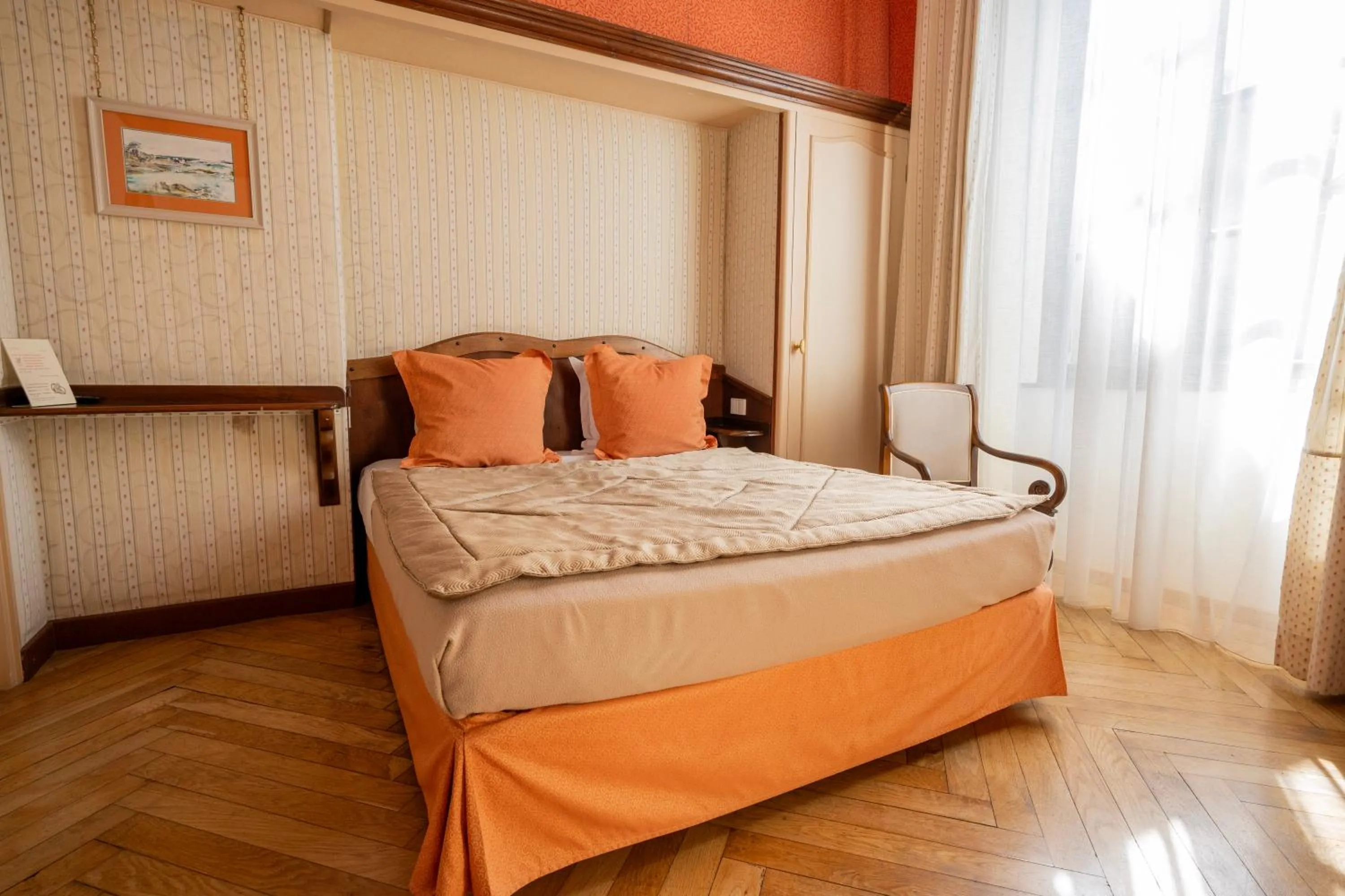 Bed in Cit'Hotel Sphinx - Hotel