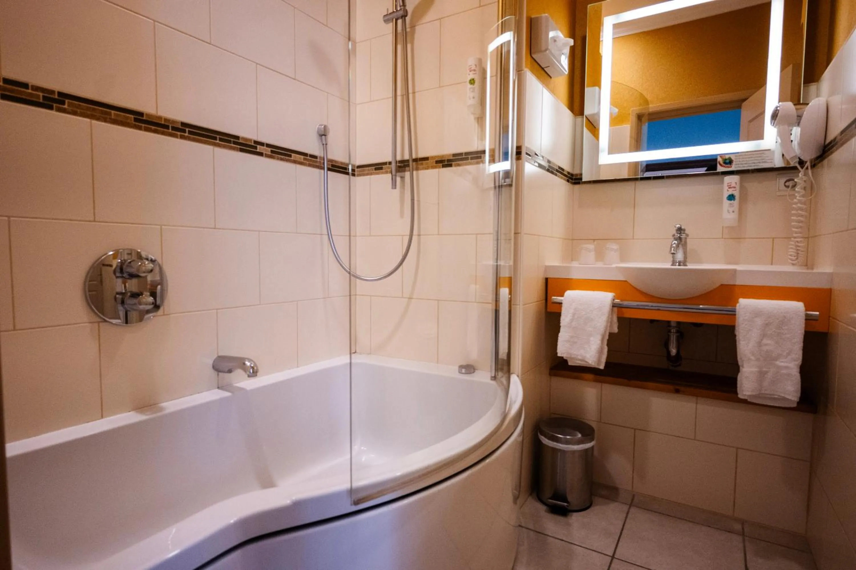 Bathroom in Cit'Hotel Sphinx - Hotel