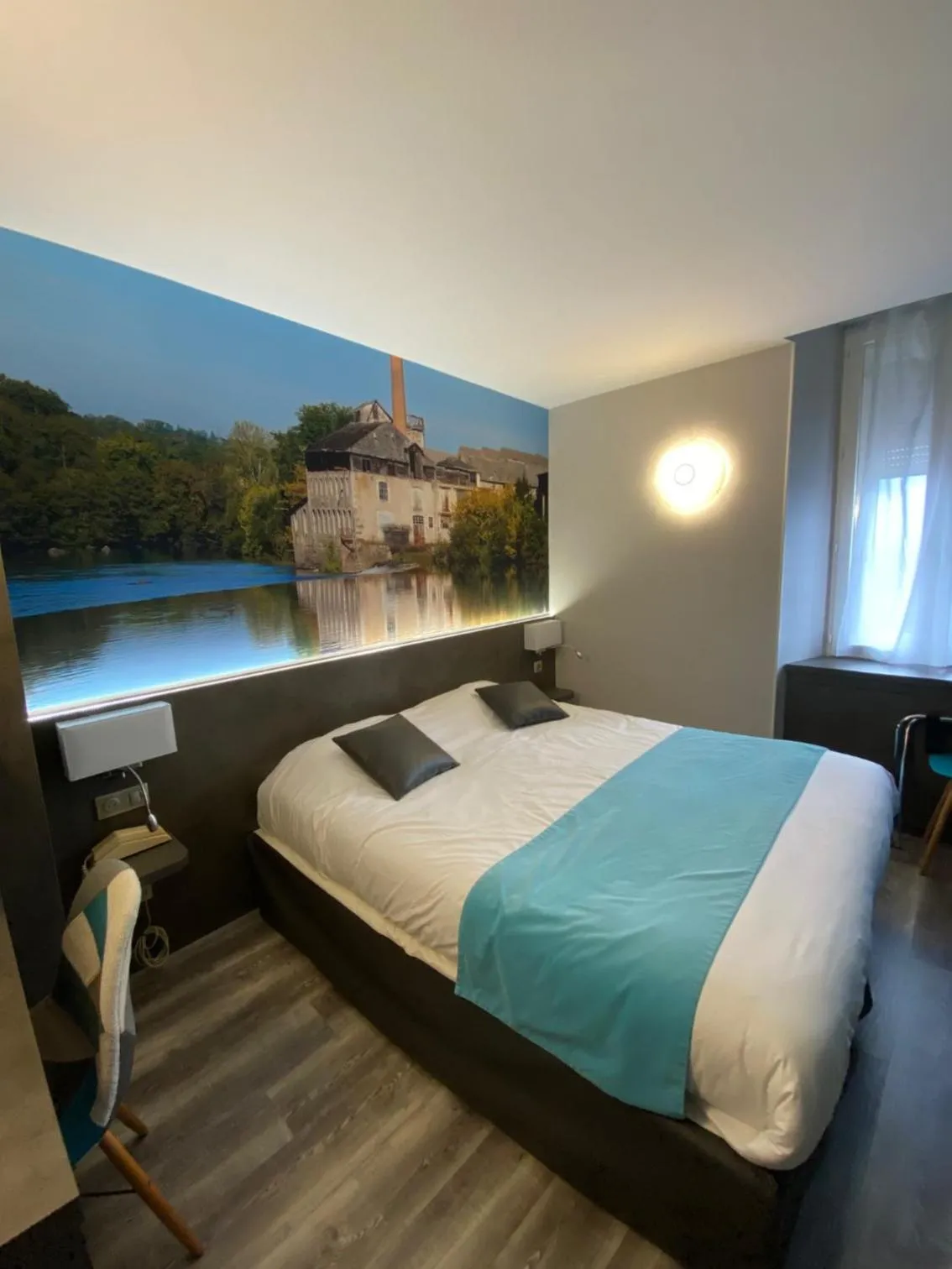 Bed in The Originals City, Hôtel Le Boeuf Rouge, Saint-Junien